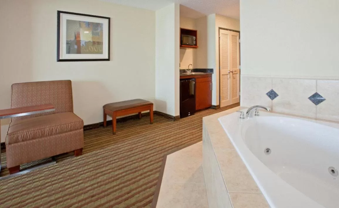 King Suite with Spa Bath in Holiday Inn Austin North, an IHG Hotel