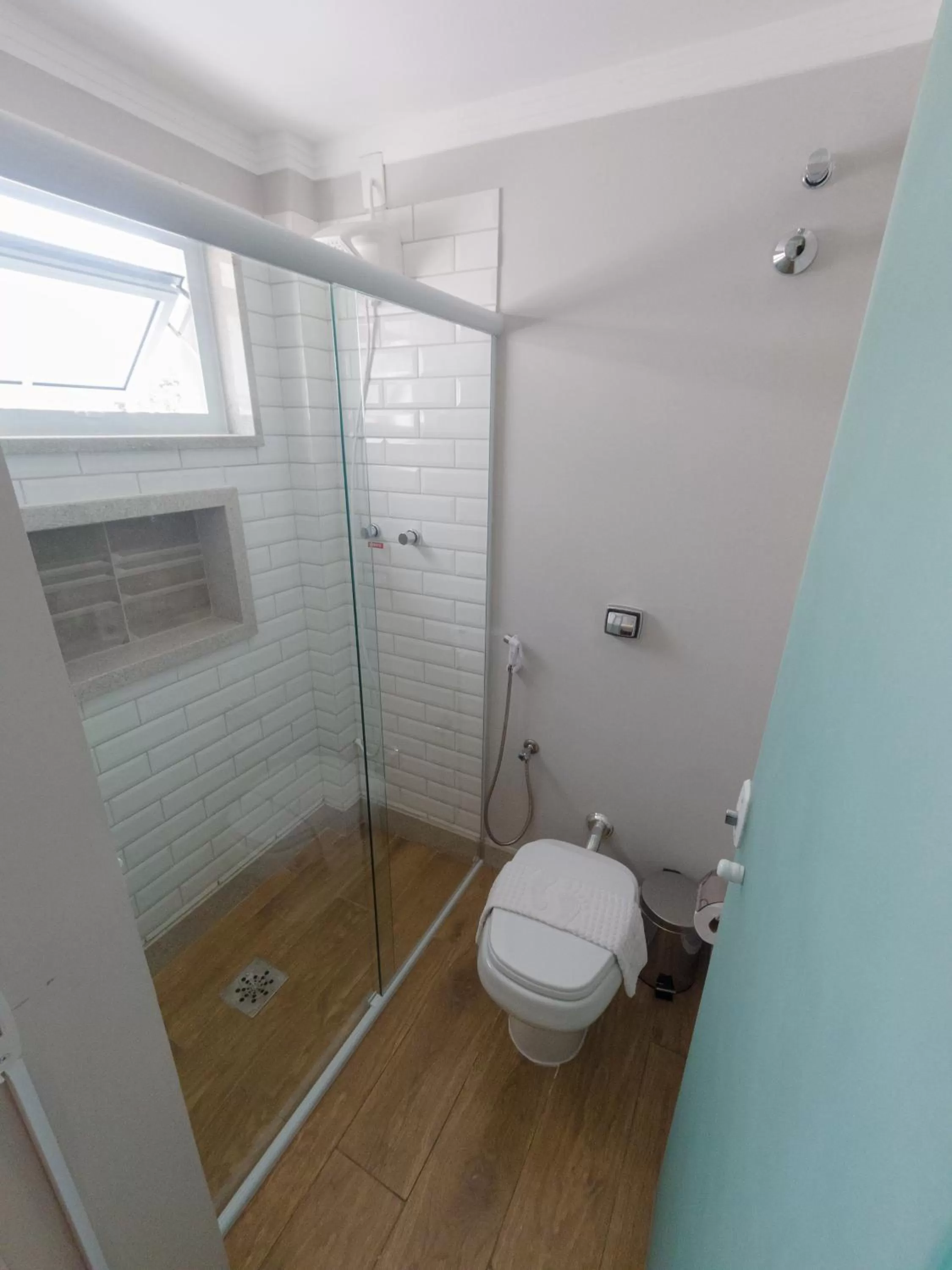 Shower in VOA Plazza Hotel