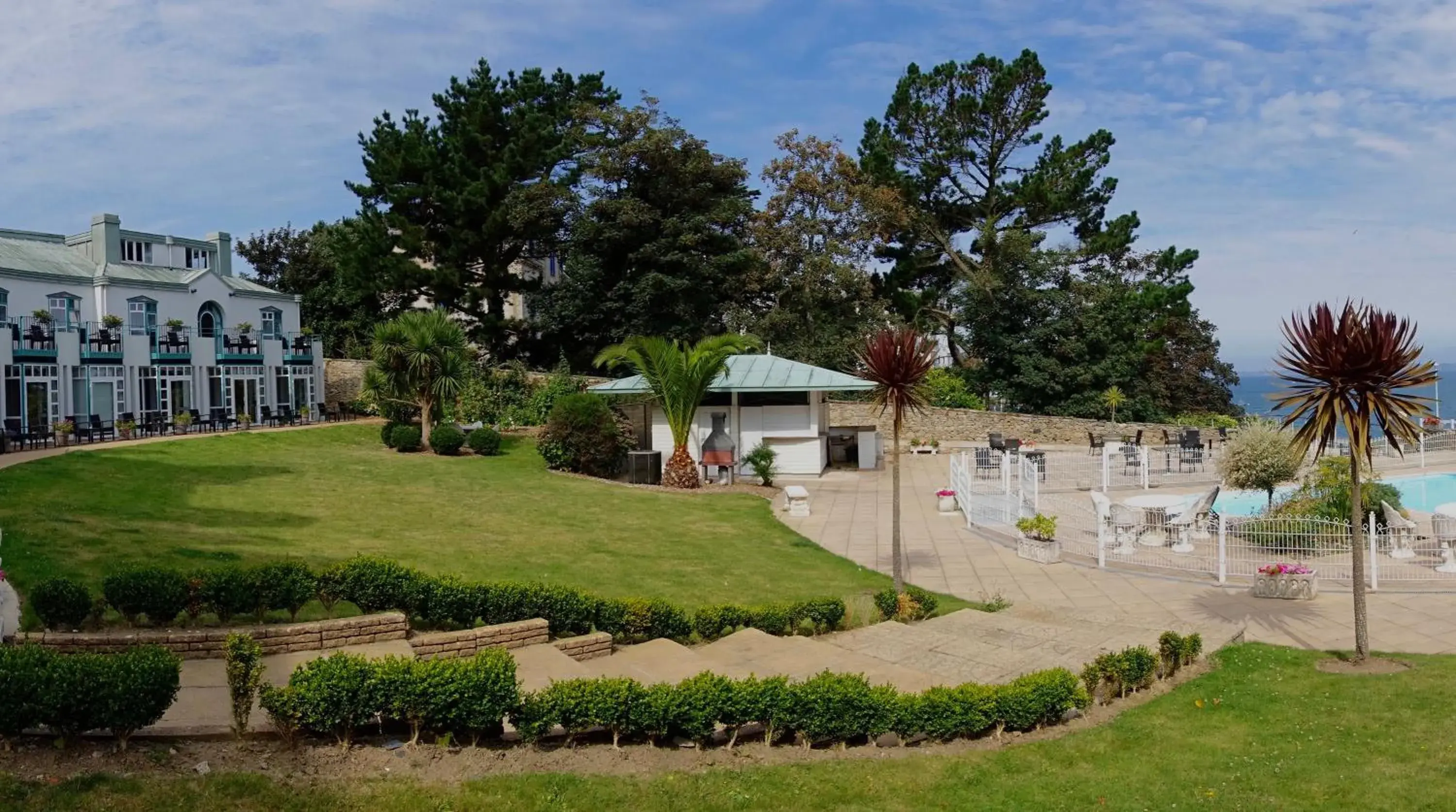 Garden, Property Building in Clos de Vallombreuse, The Originals Relais (Relais du Silence)