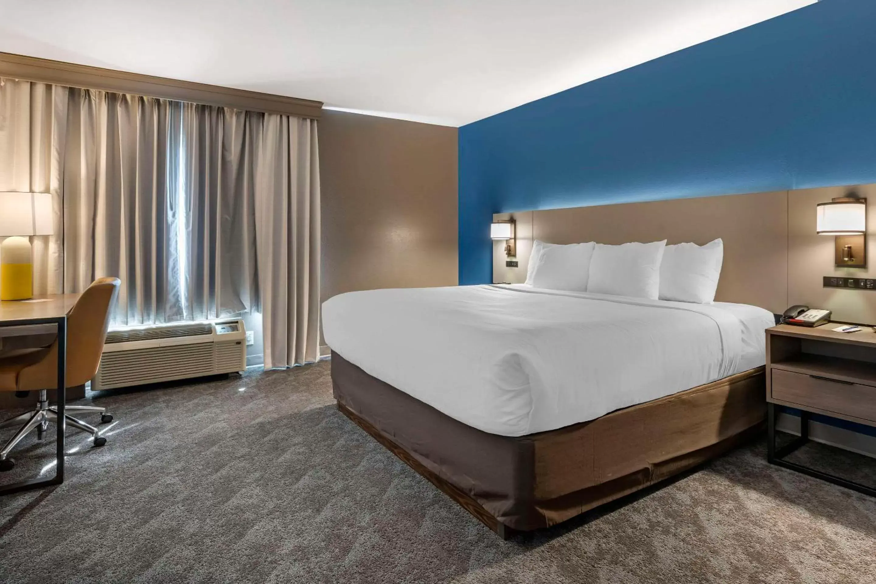 Bedroom, Bed in Comfort Inn & Suites