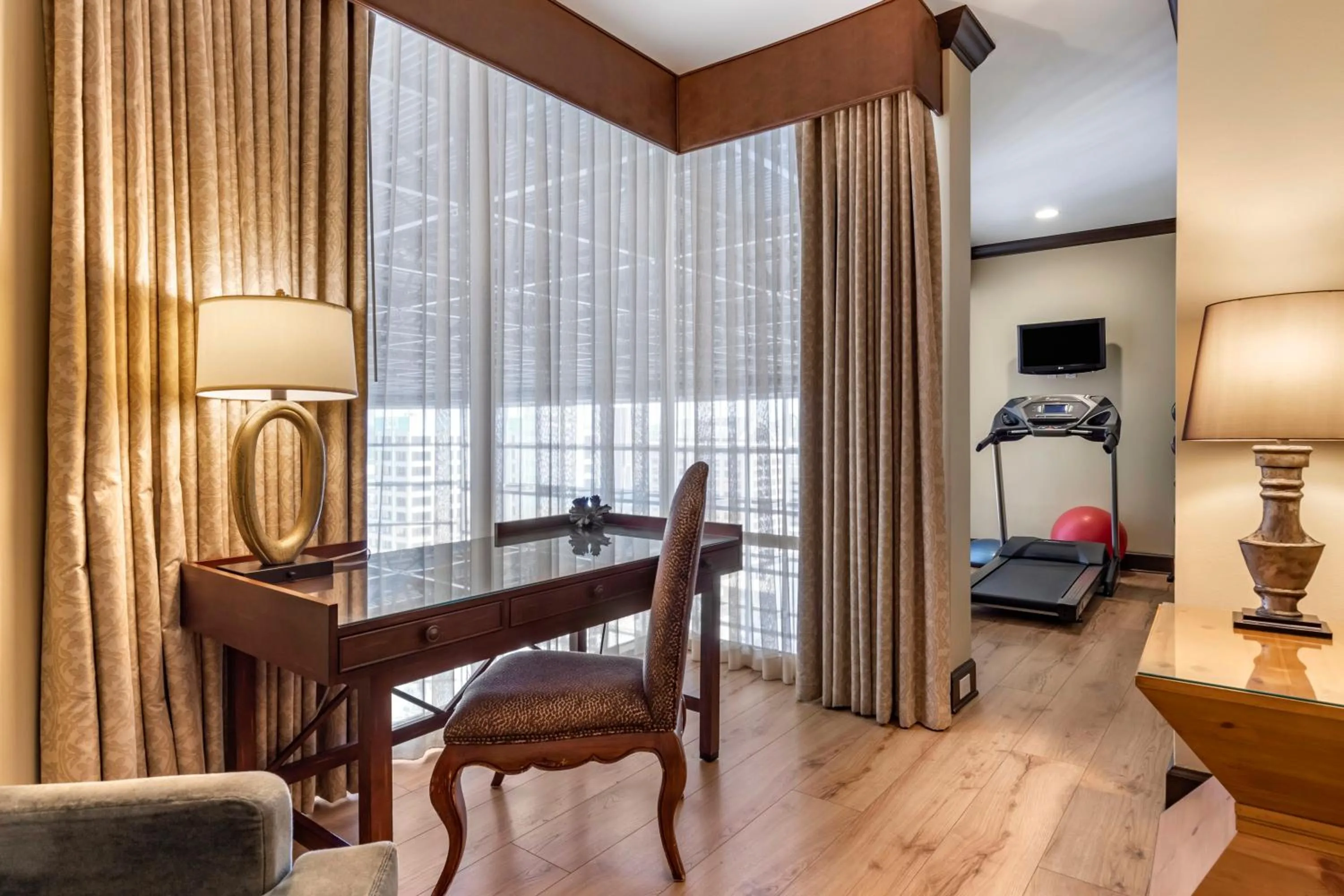 Photo of the whole room, Bed in Omni Austin Hotel Downtown