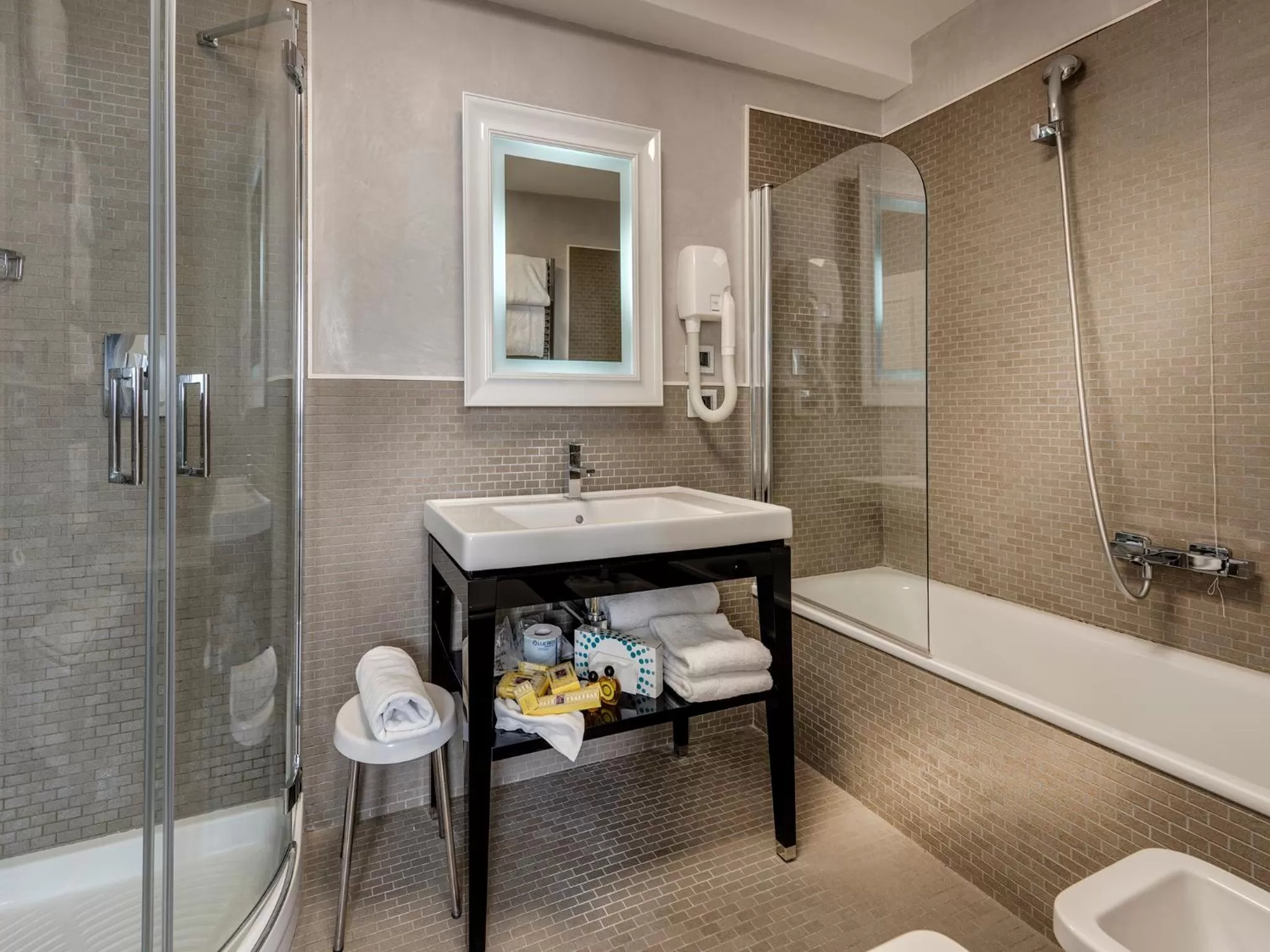 Bathroom in Hotel Roma