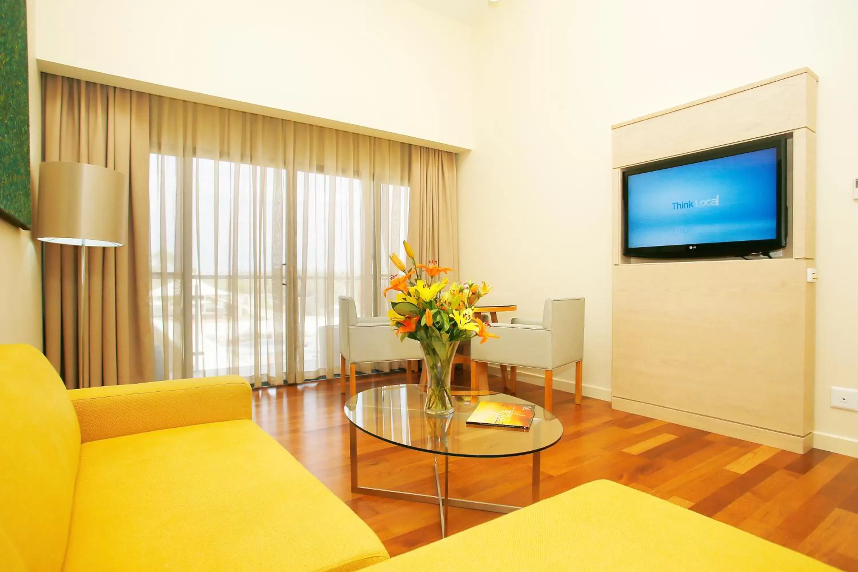 Living room, Seating Area in Crowne Plaza Alice Springs Lasseters, an IHG Hotel