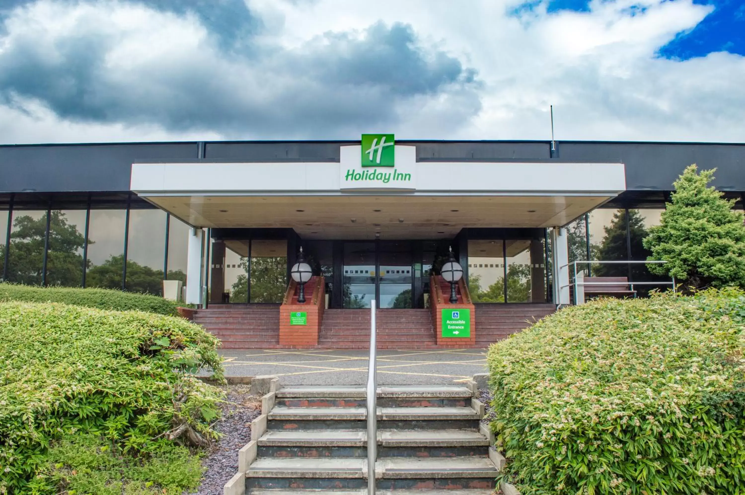 Property building in Holiday Inn Runcorn M56 Junction 12, an IHG Hotel