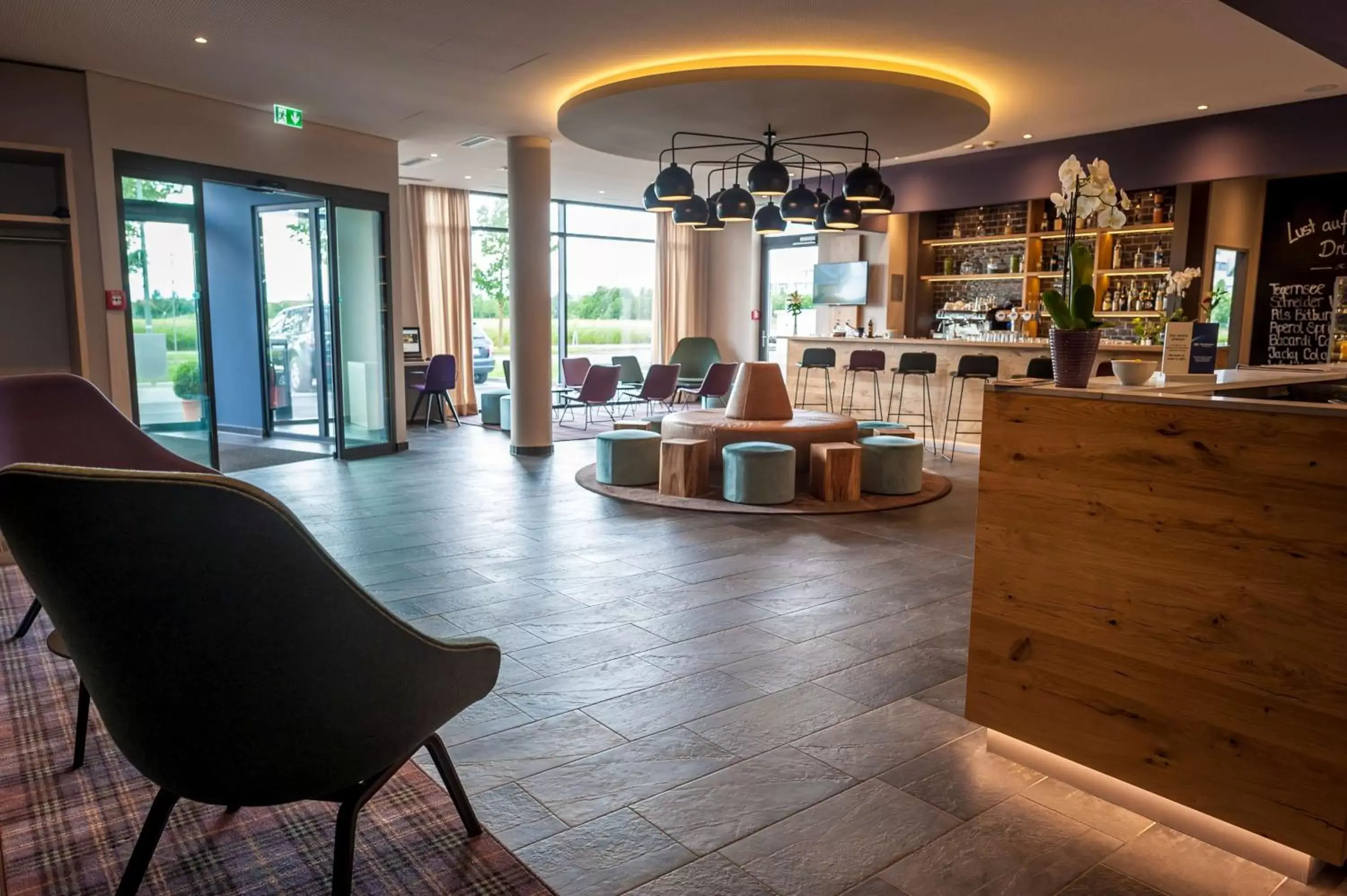 Lobby or reception, Lounge/Bar in BEST WESTERN Hotel The K Unterföhring