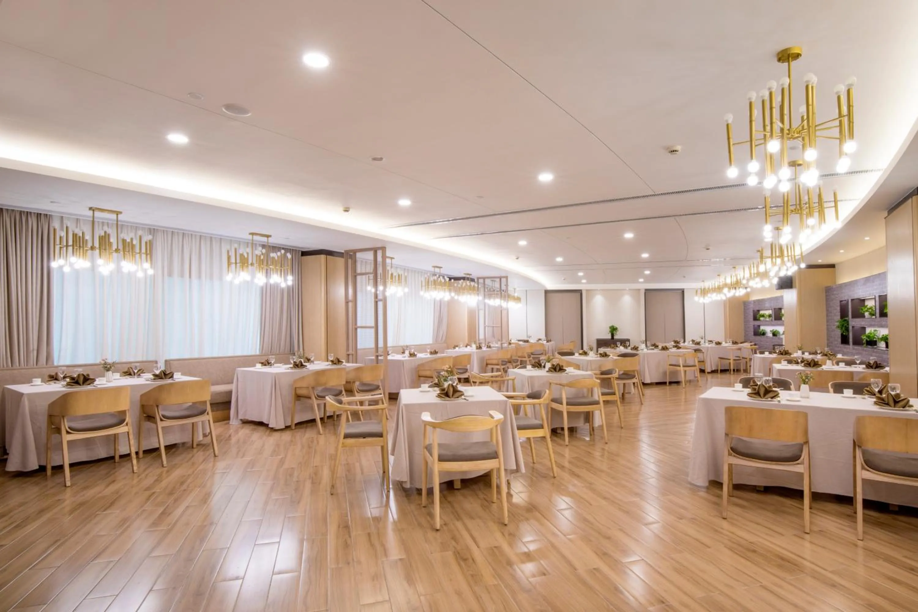 Restaurant/places to eat in Jin Jiang Pine City Hotel