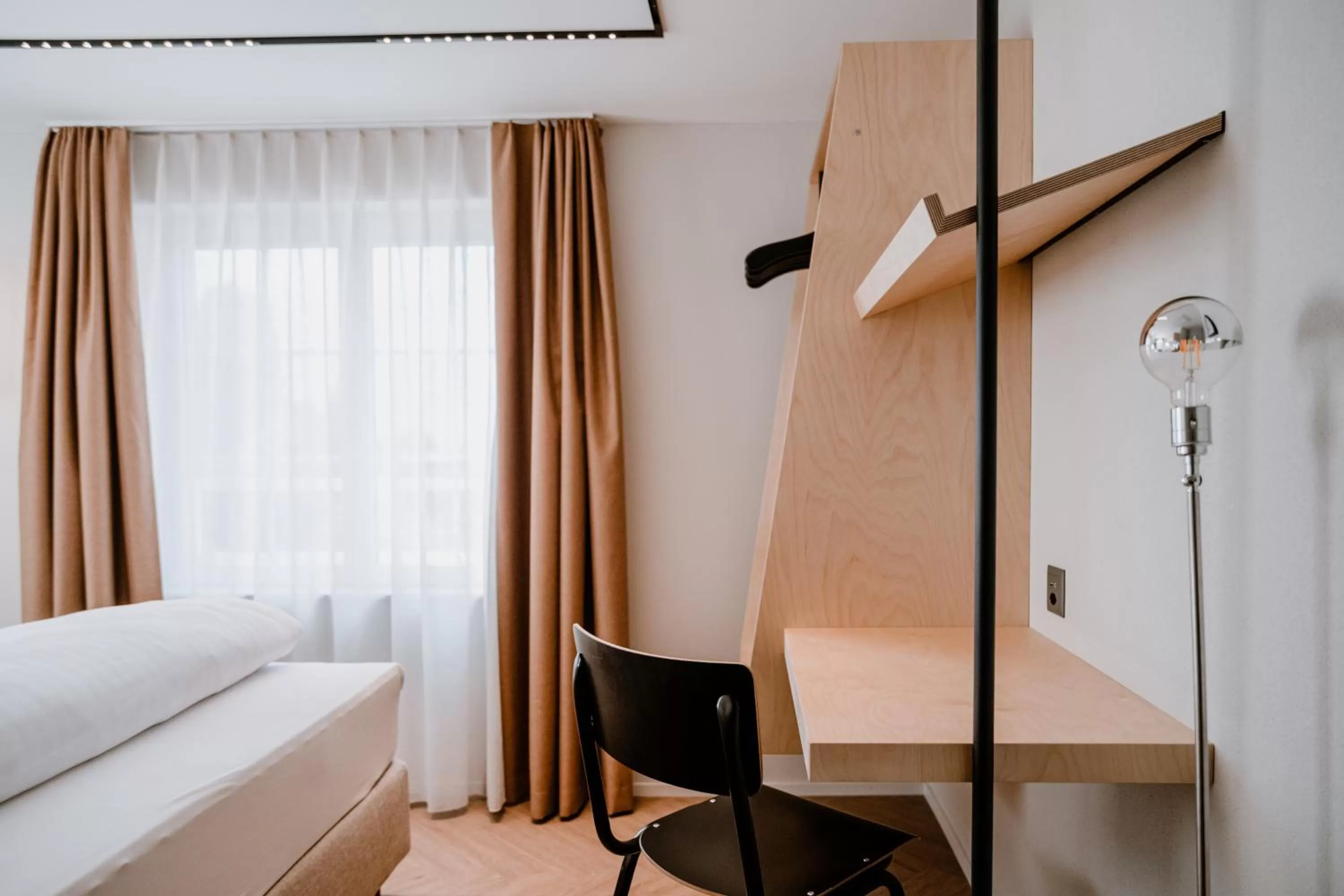 Photo of the whole room, Bed in Hotel Müllers Self-Check-In