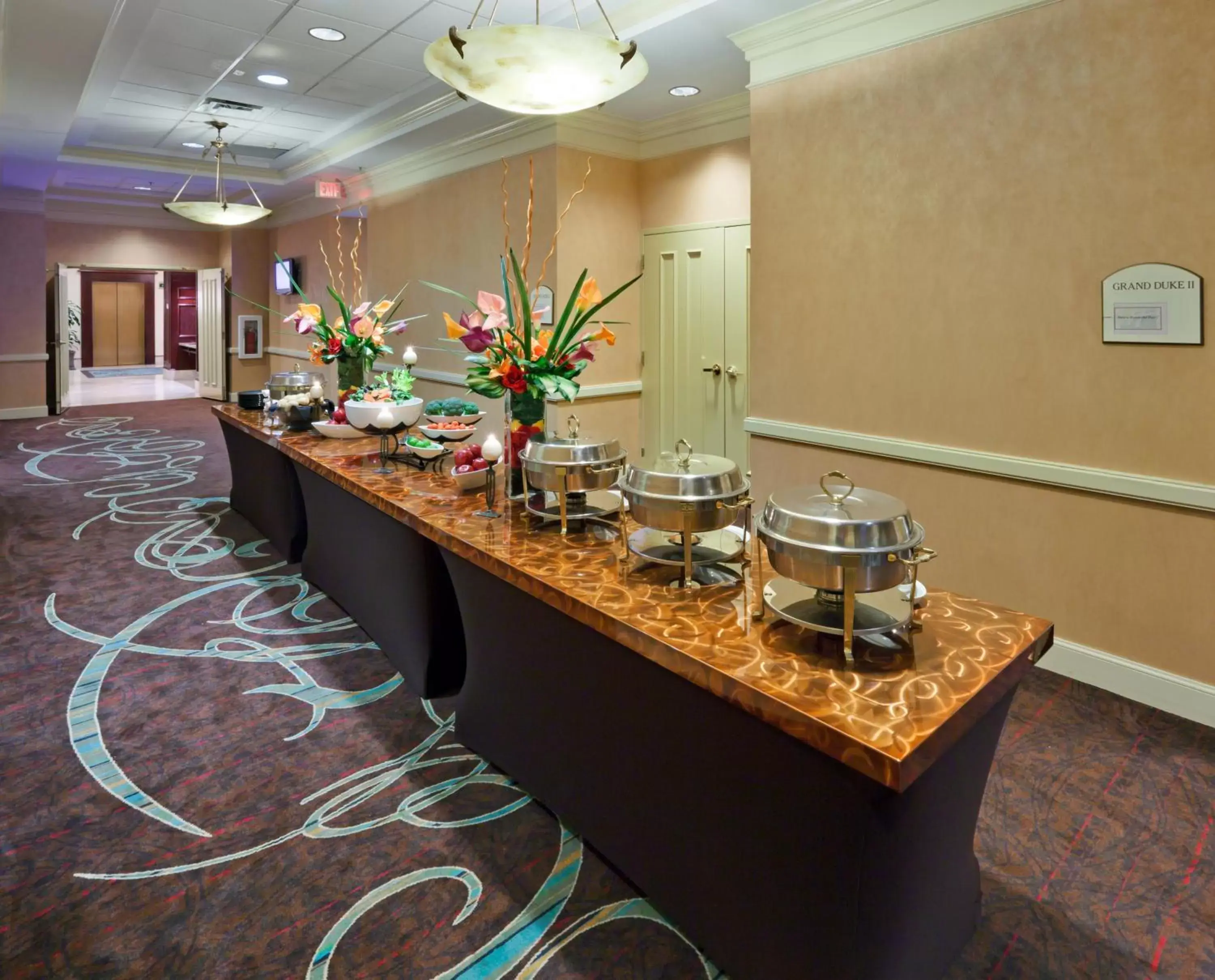 Meeting/conference room, Restaurant/Places to Eat in Holiday Inn Chantilly-Dulles Expo Airport, an IHG Hotel