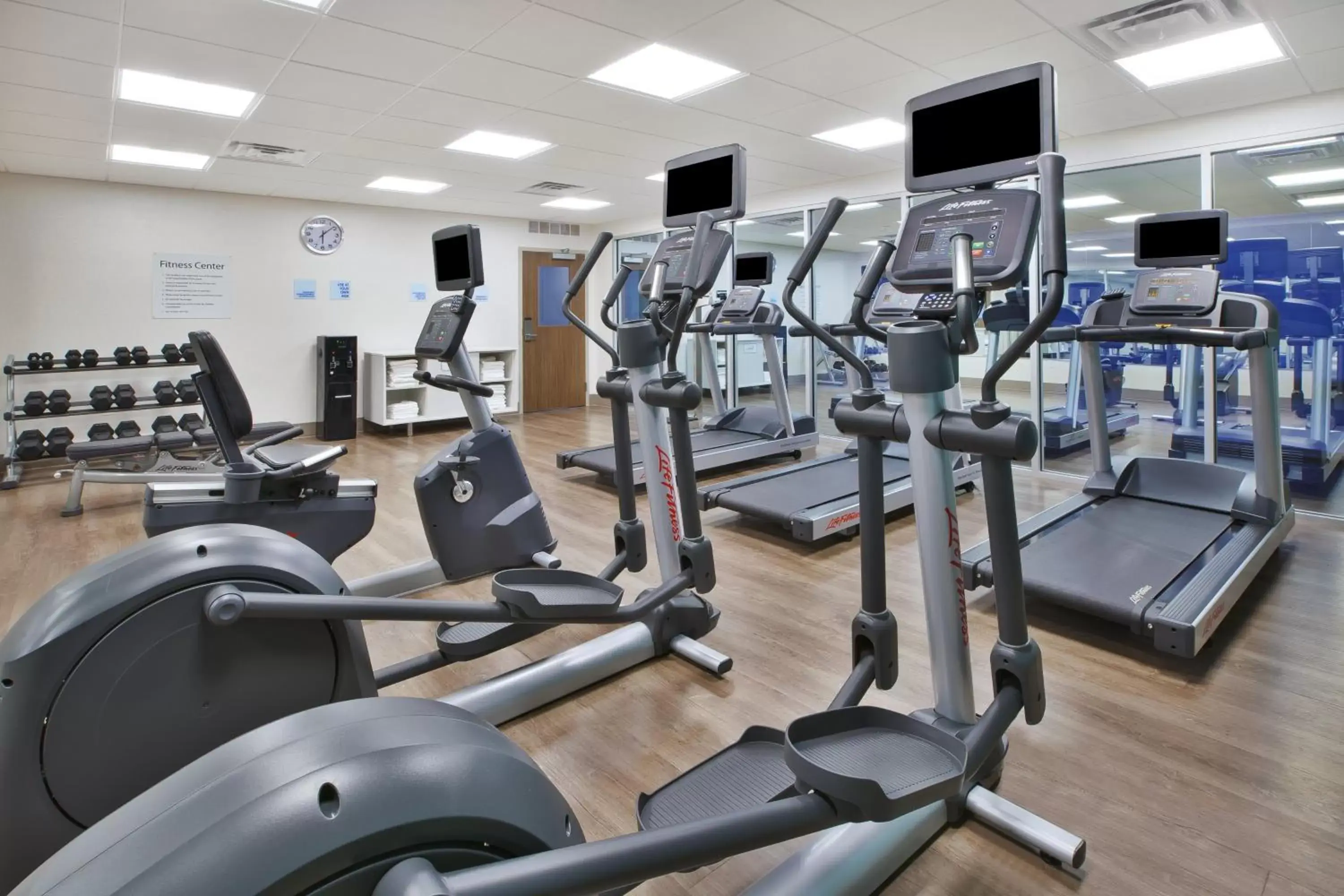 Spa and wellness centre/facilities, Fitness Center/Facilities in Holiday Inn Express & Suites Grand Rapids Airport North, an IHG Hotel