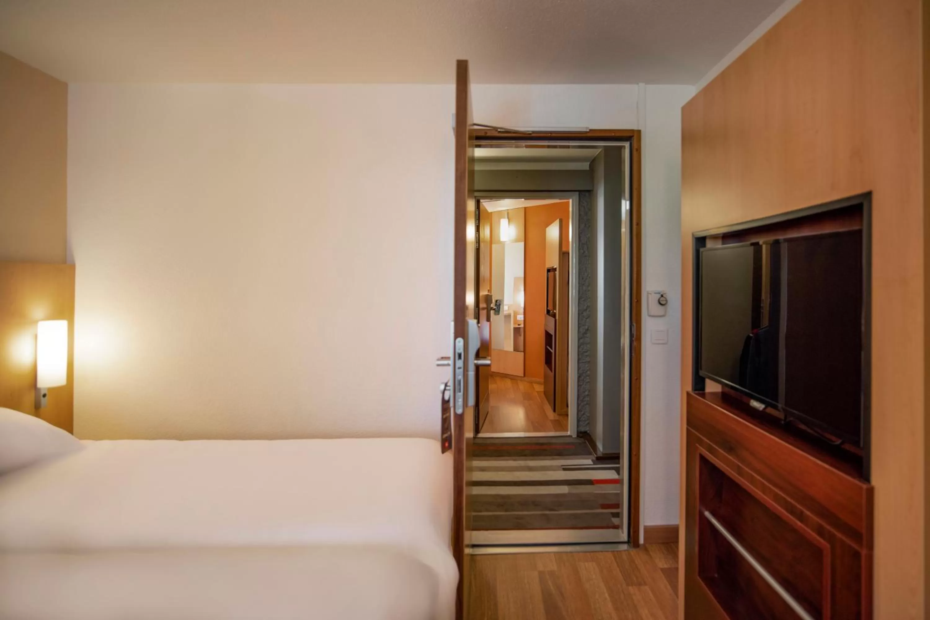 Photo of the whole room, Bed in ibis Tours Centre Gare