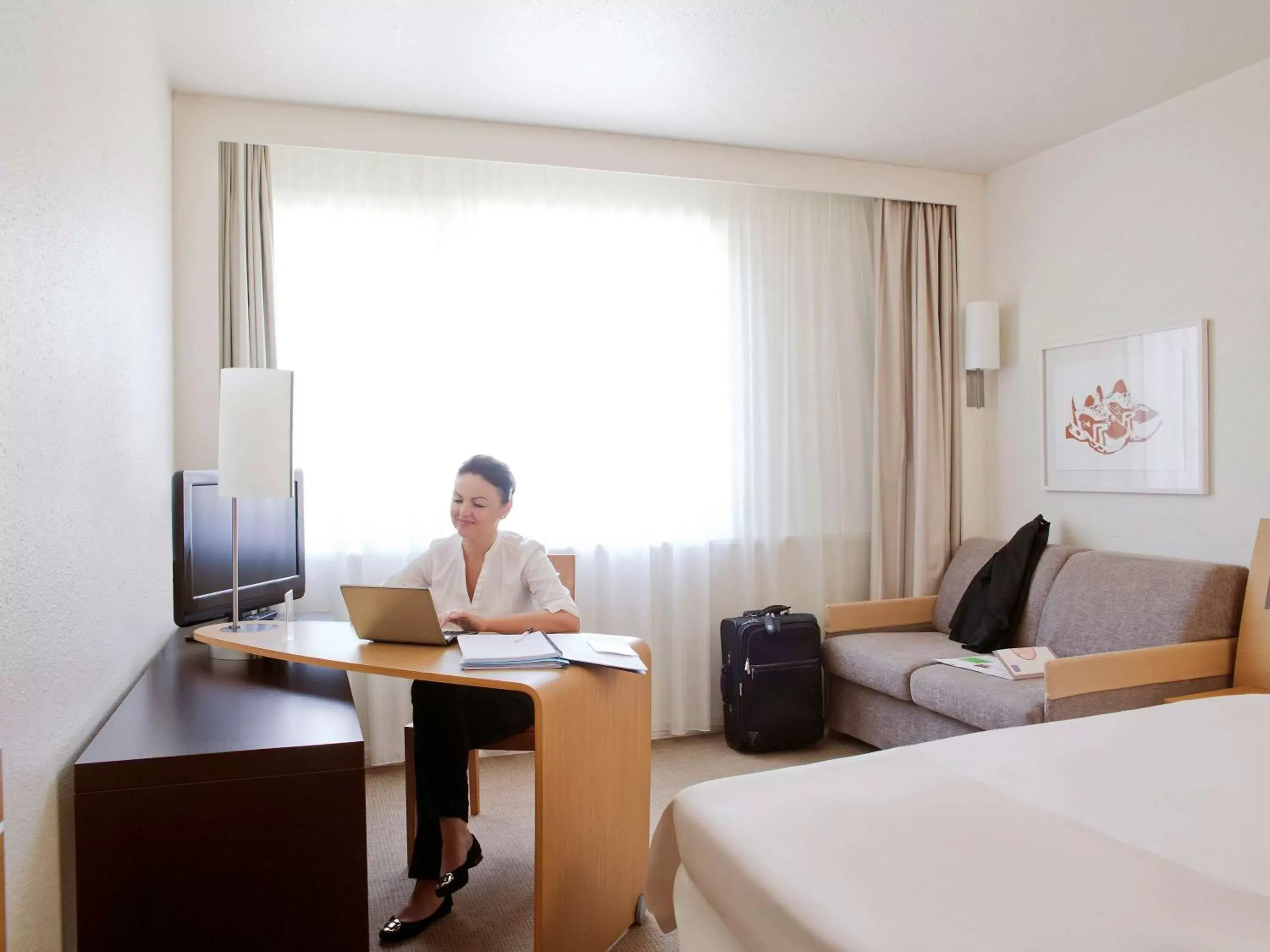 Photo of the whole room, TV/Entertainment Center in Novotel Mulhouse Bâle Fribourg