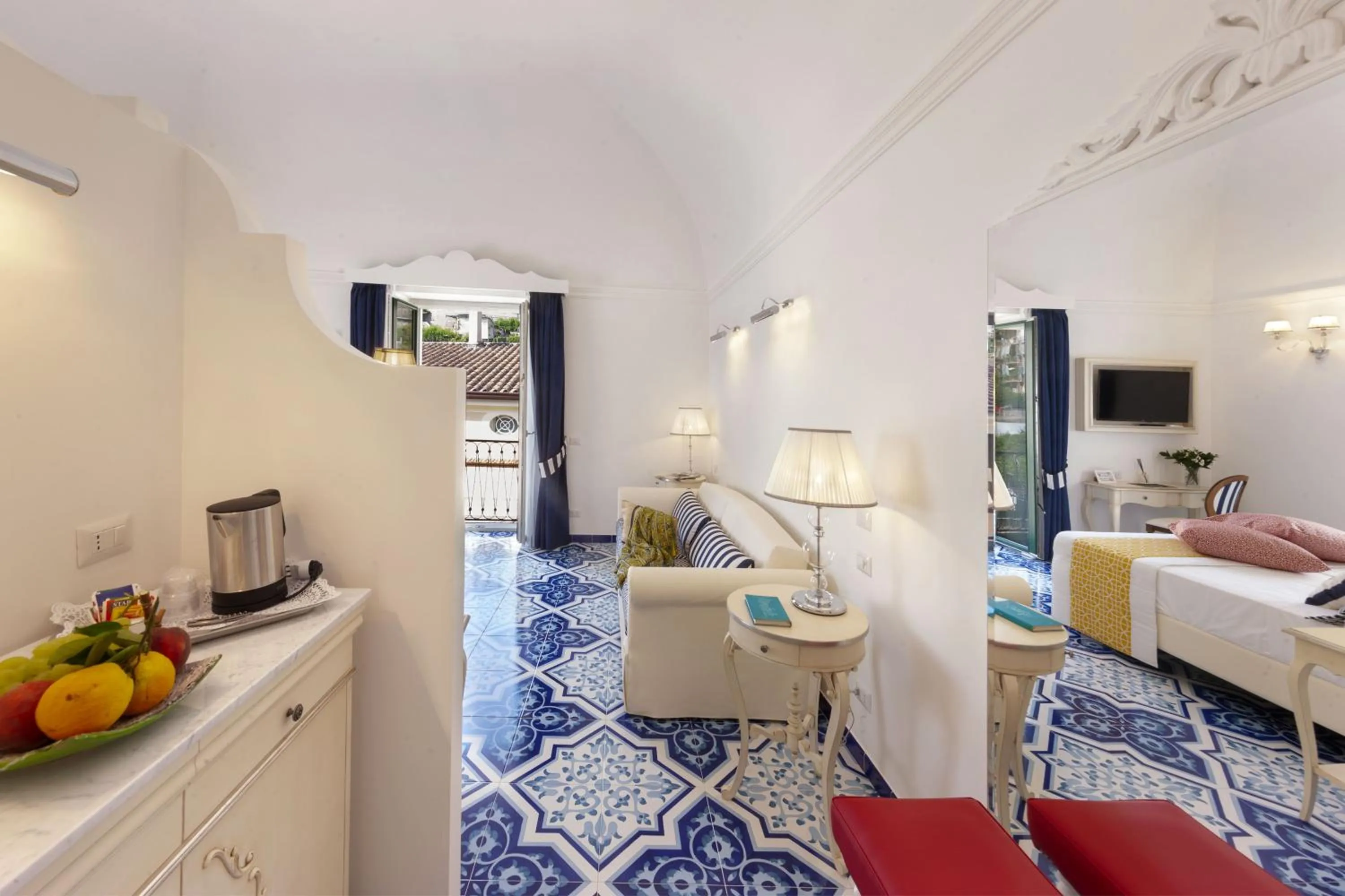 Bed in Antica Rheginna Luxury Room