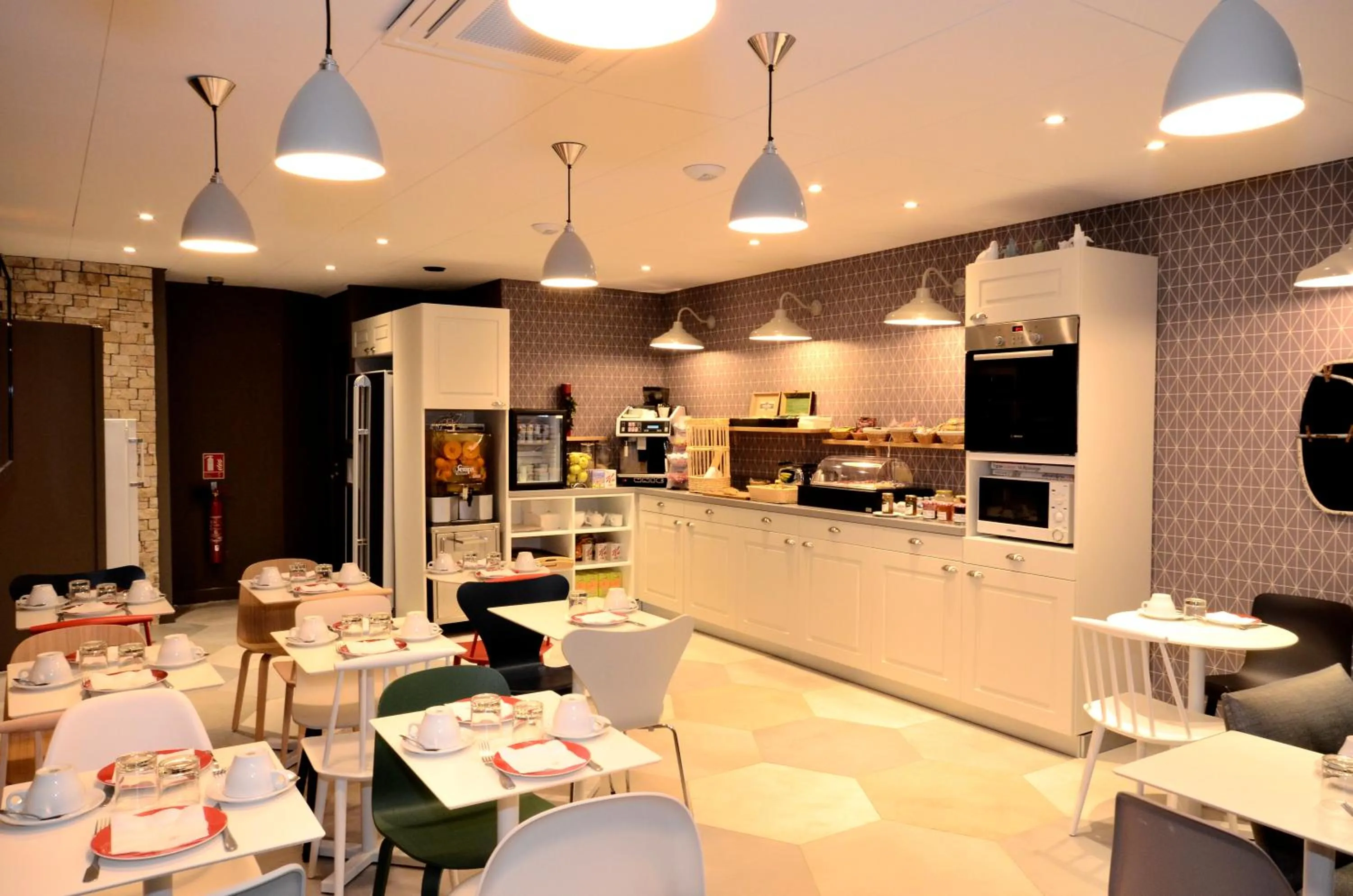 Restaurant/places to eat in Green hotels Confort Paris 13