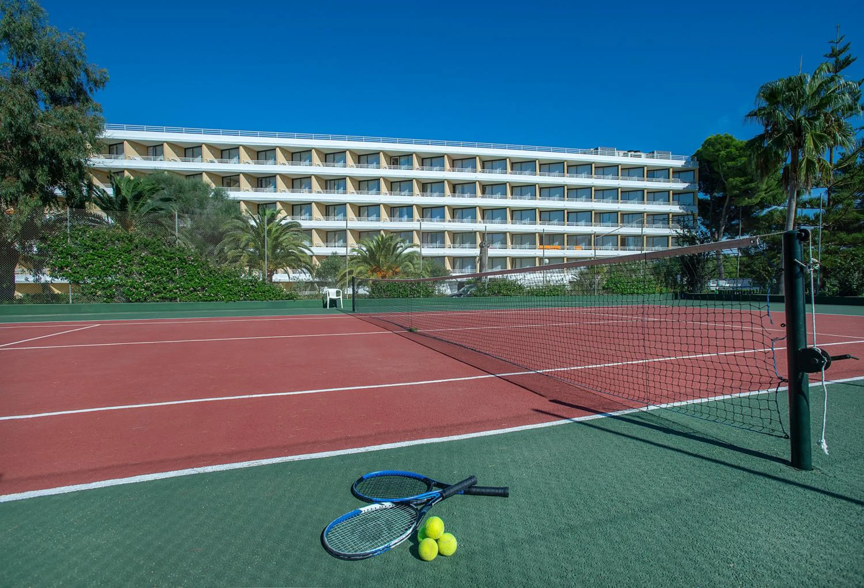 Tennis court in Exagon Park