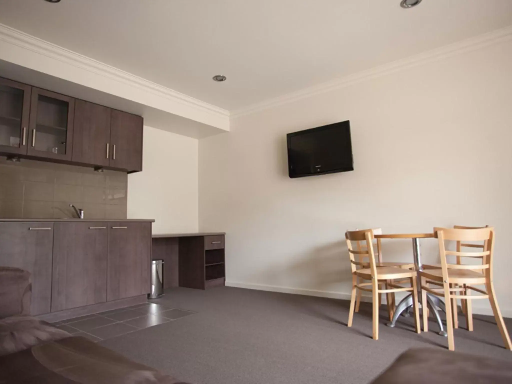 Dining area, TV/Entertainment Center in Rich River Golf Club