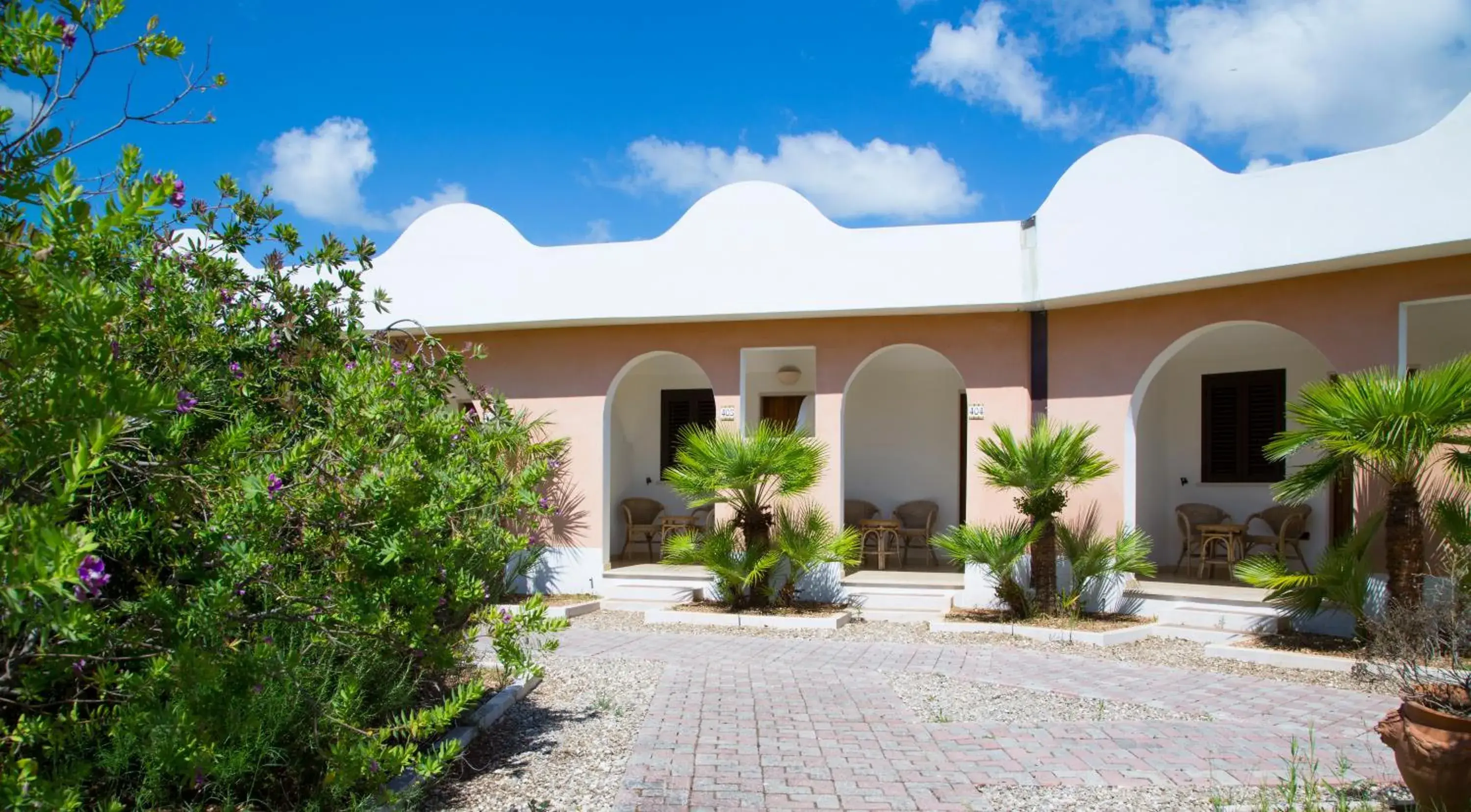 Facade/entrance, Property Building in Garden Hotel Ripa