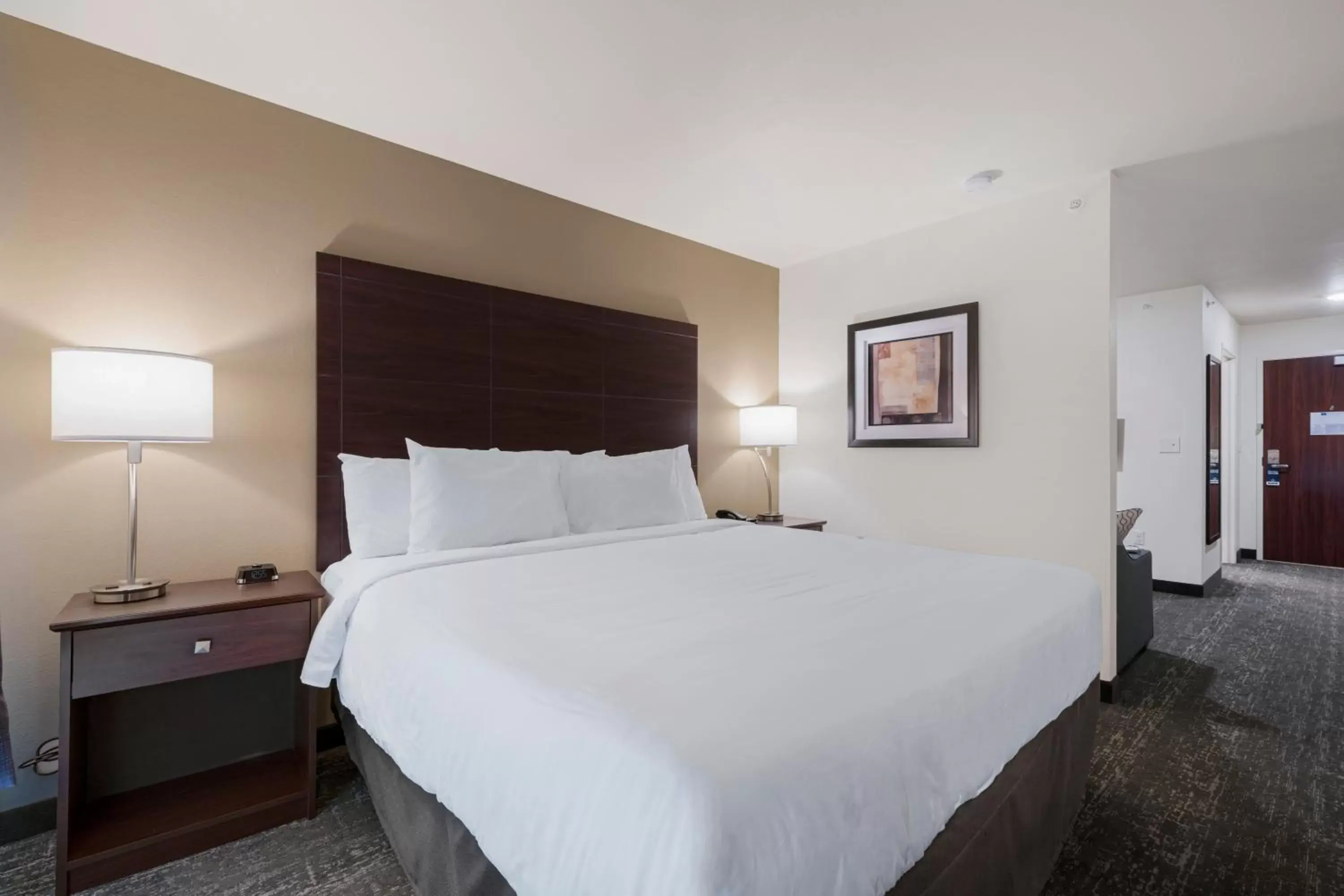 Bed in Cobblestone Hotel & Suites - Urbana