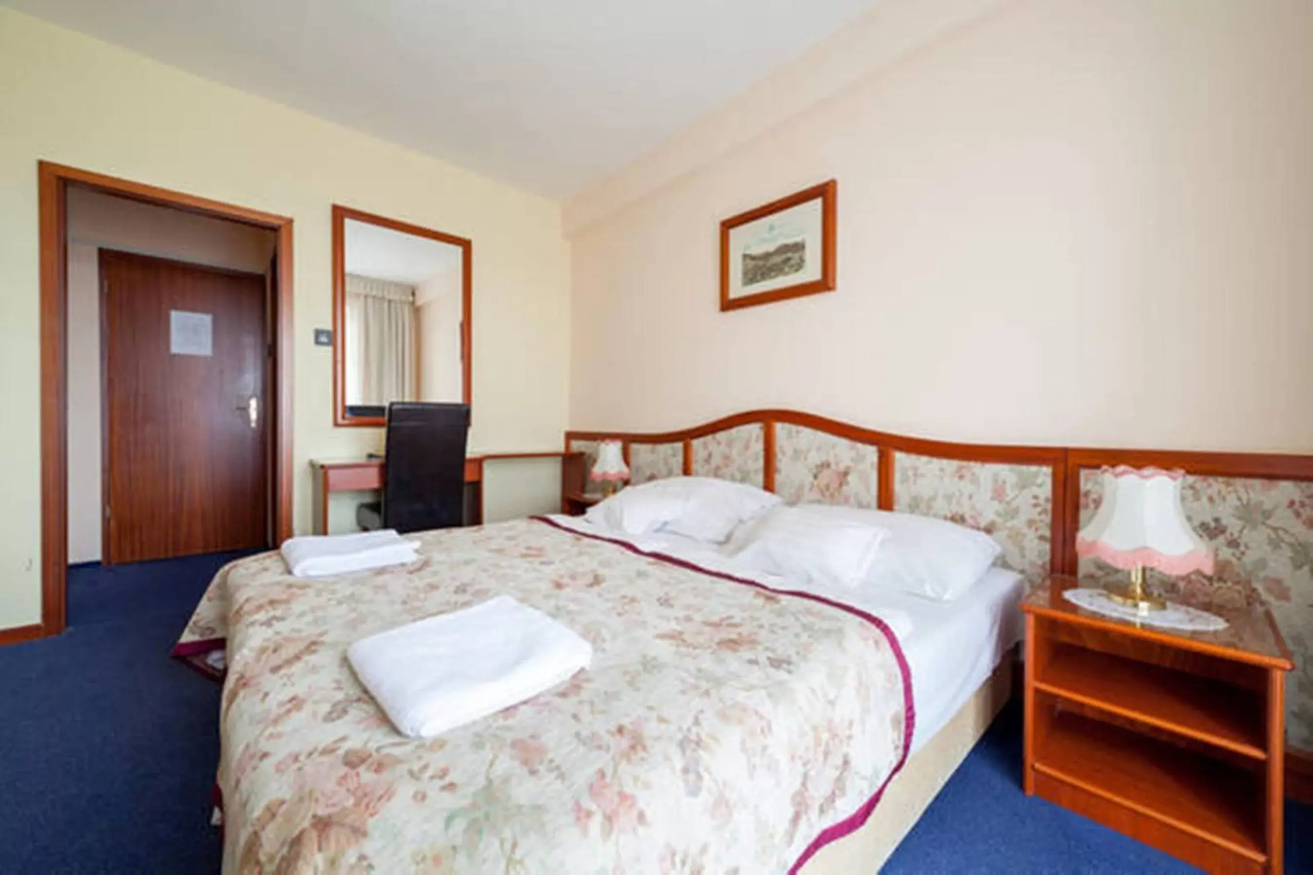 Bedroom, Bed in Hotel Bobbio