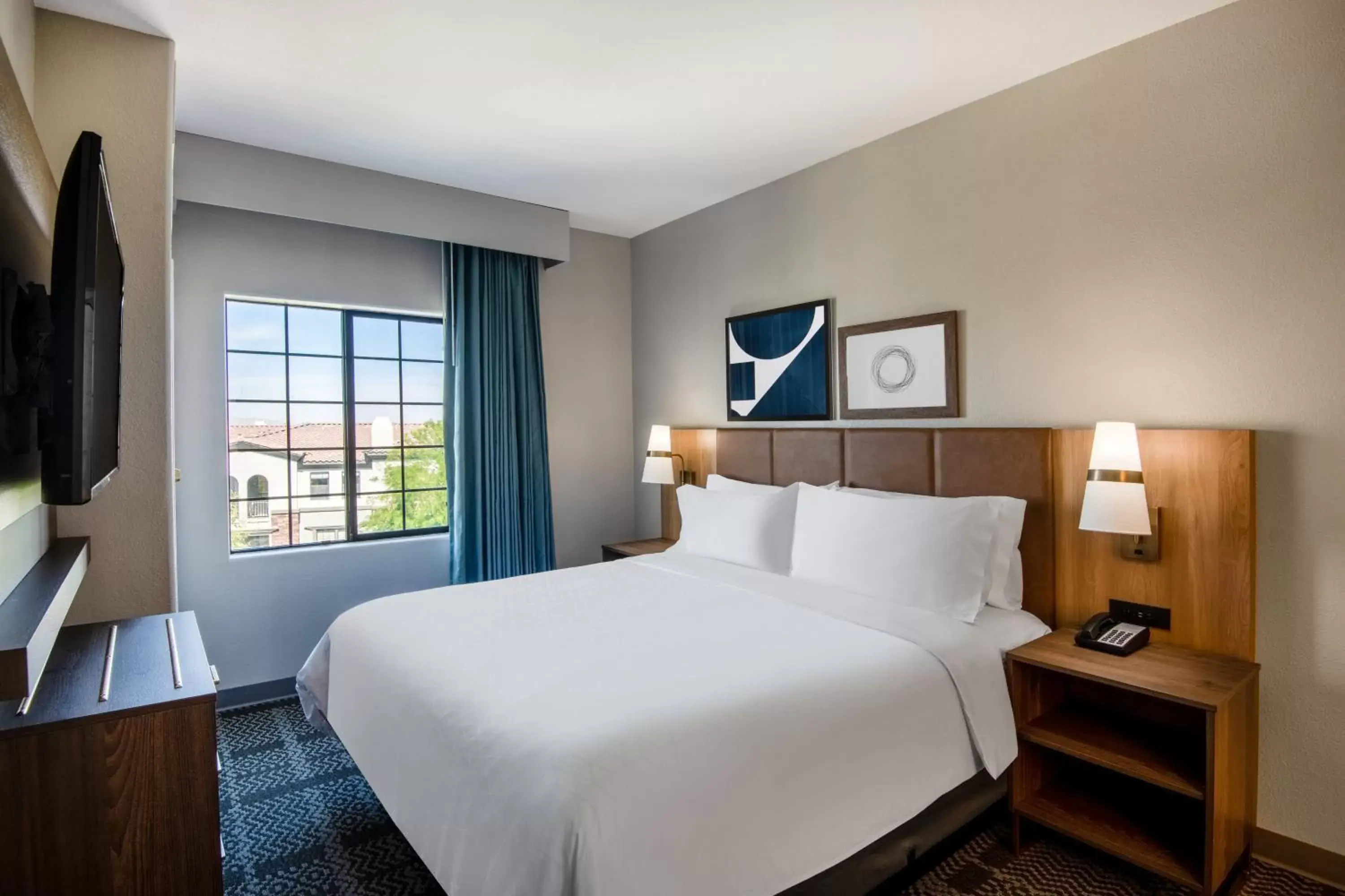 Photo of the whole room, Bed in Staybridge Suites Phoenix-Glendale