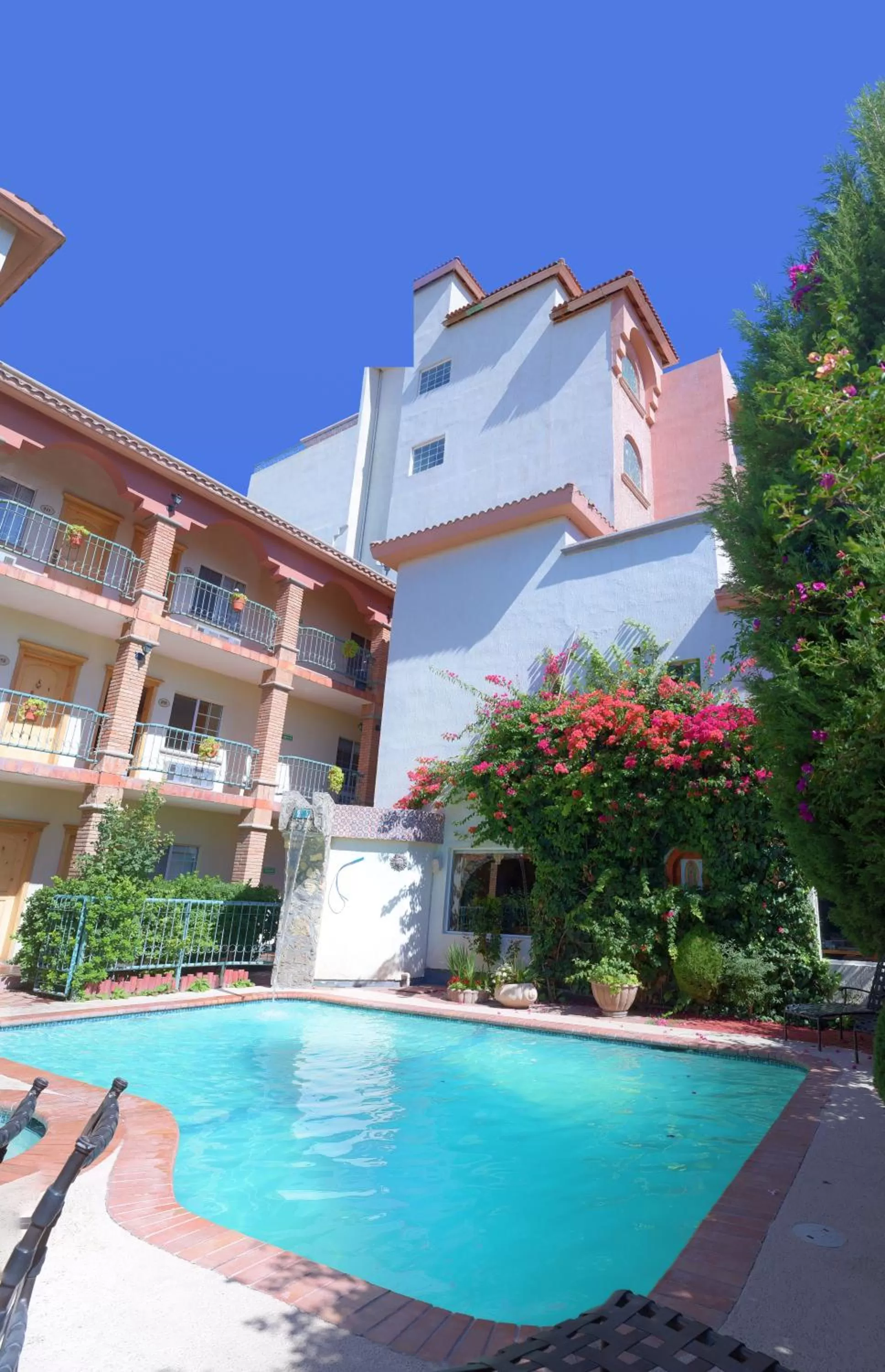 Swimming pool in Business Hotel & Suites María Bonita