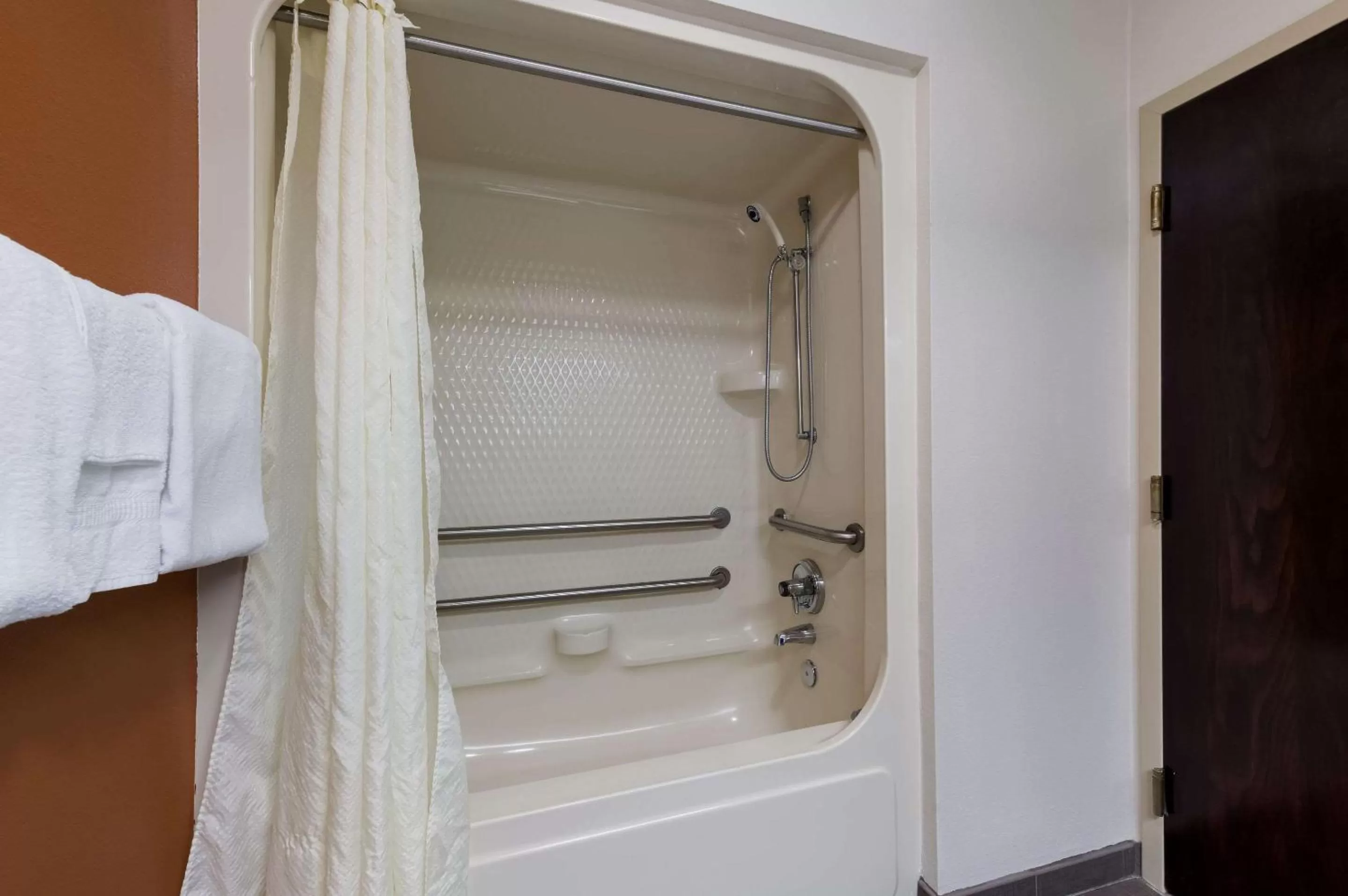 Bedroom in Sleep Inn Kernersville I-40