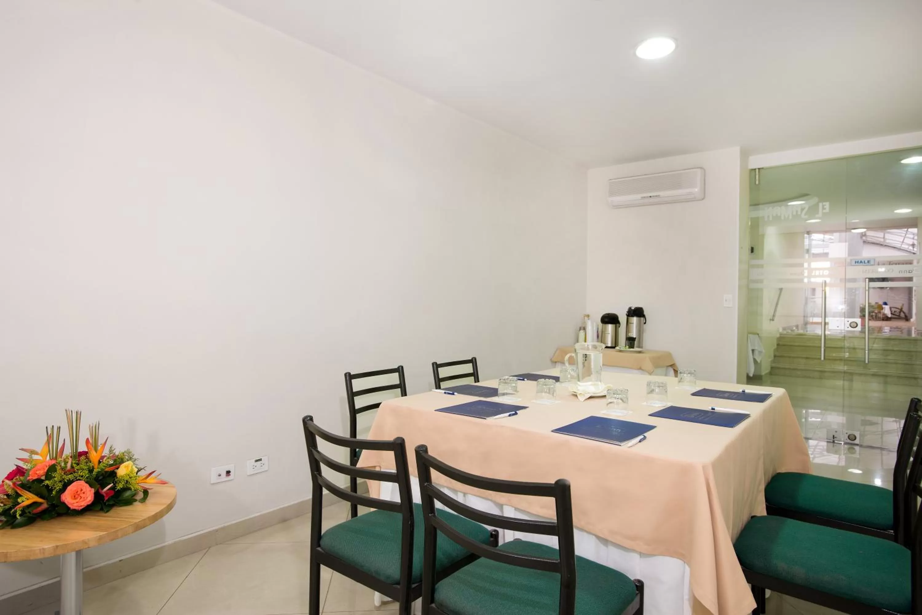 Business facilities in Hotel Dann Combeima