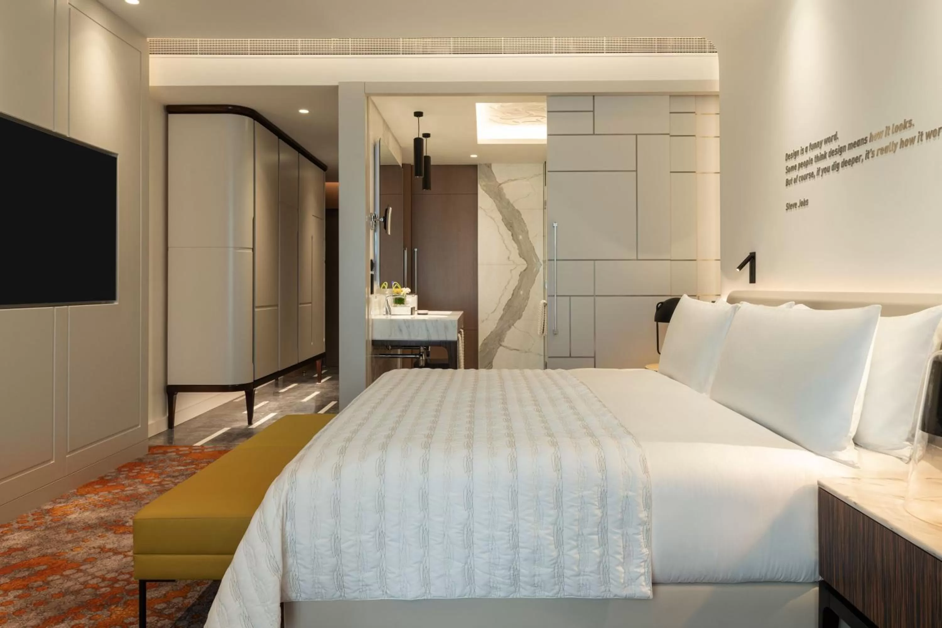 Photo of the whole room, Bed in Le Royal Méridien Place Vendôme Lusail