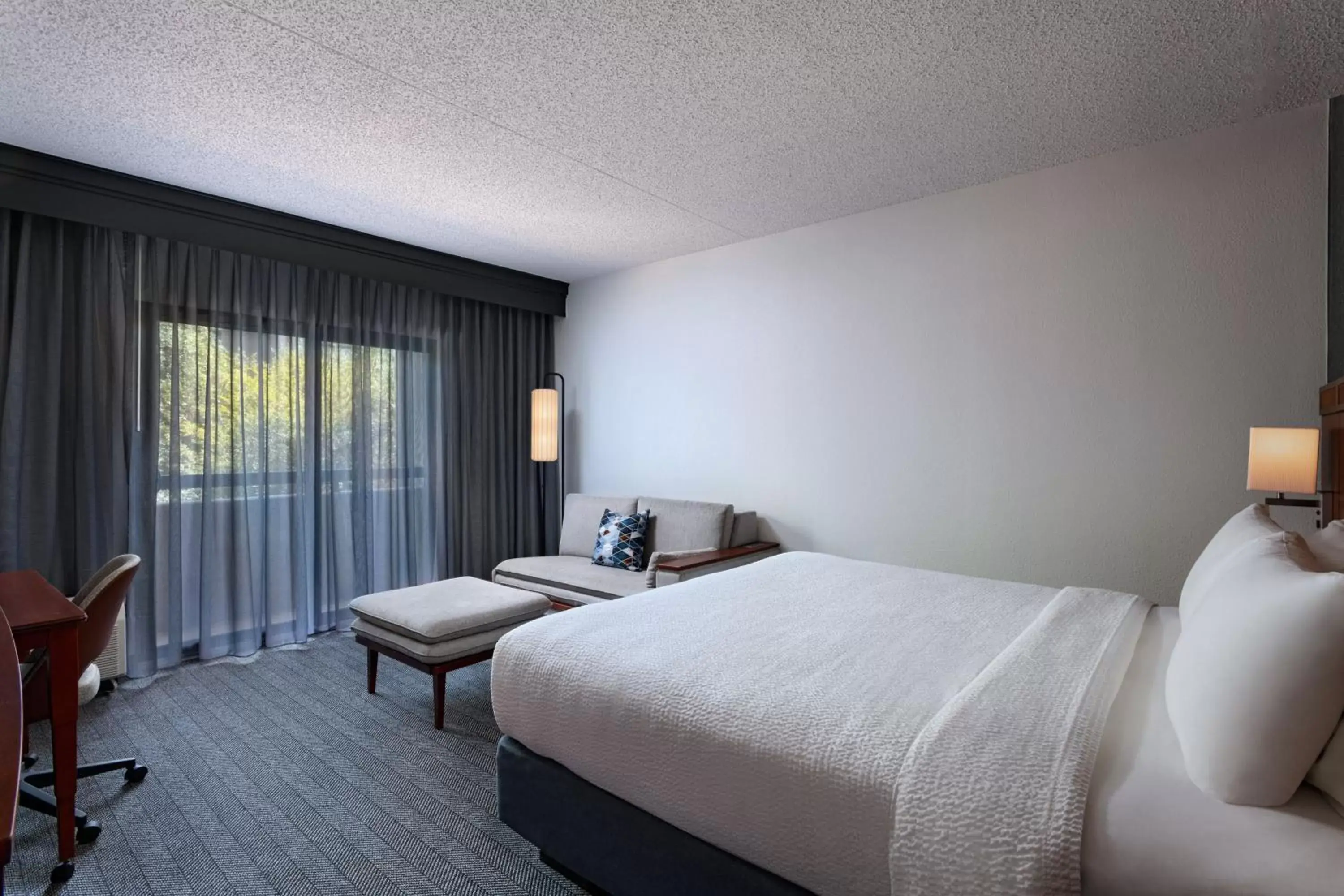 Photo of the whole room, Bed in Courtyard by Marriott Dallas Plano Parkway at Preston Road