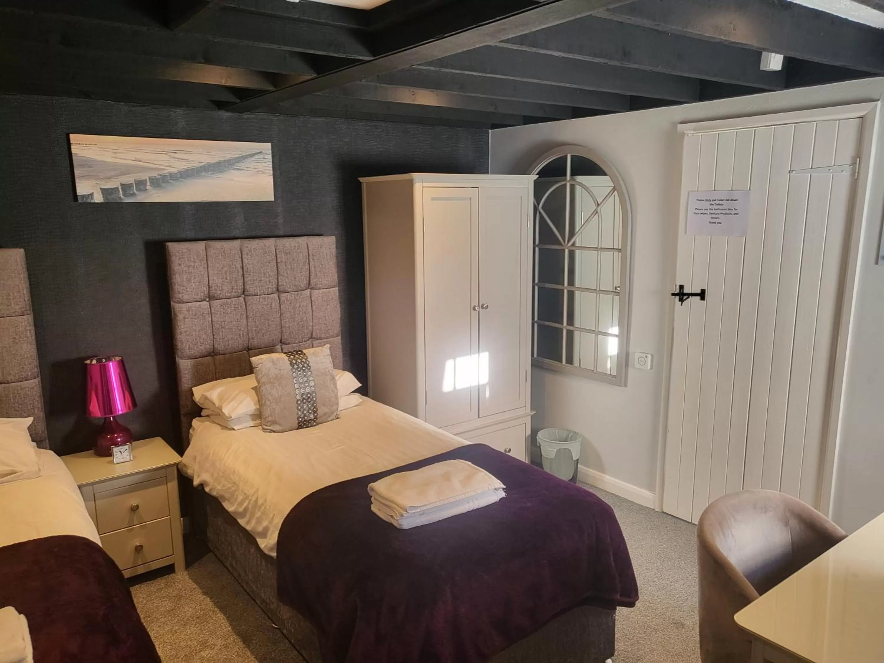 Bed in Watton Vibe Hotel