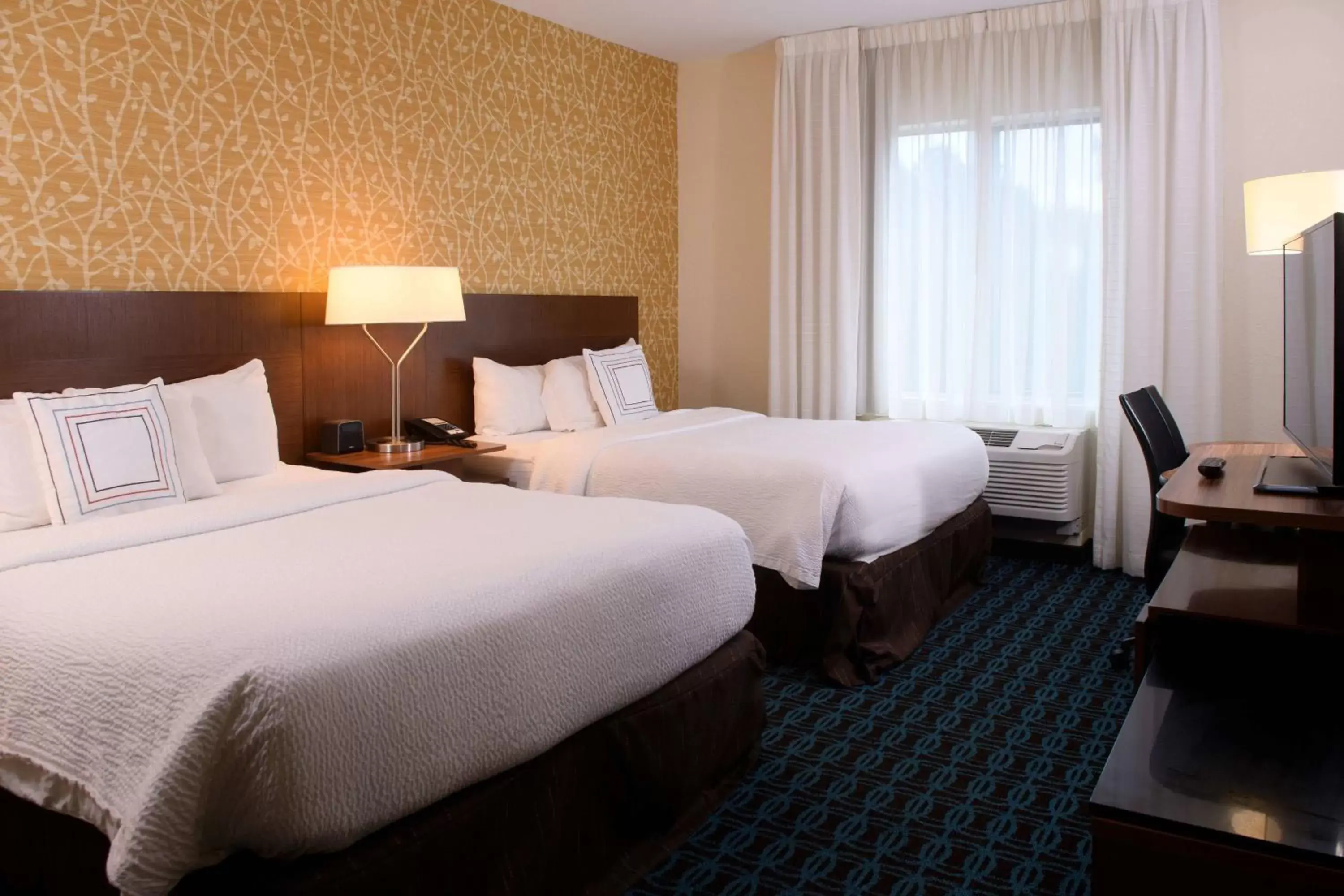Photo of the whole room, Bed in Fairfield Inn & Suites by Marriott Richmond Ashland