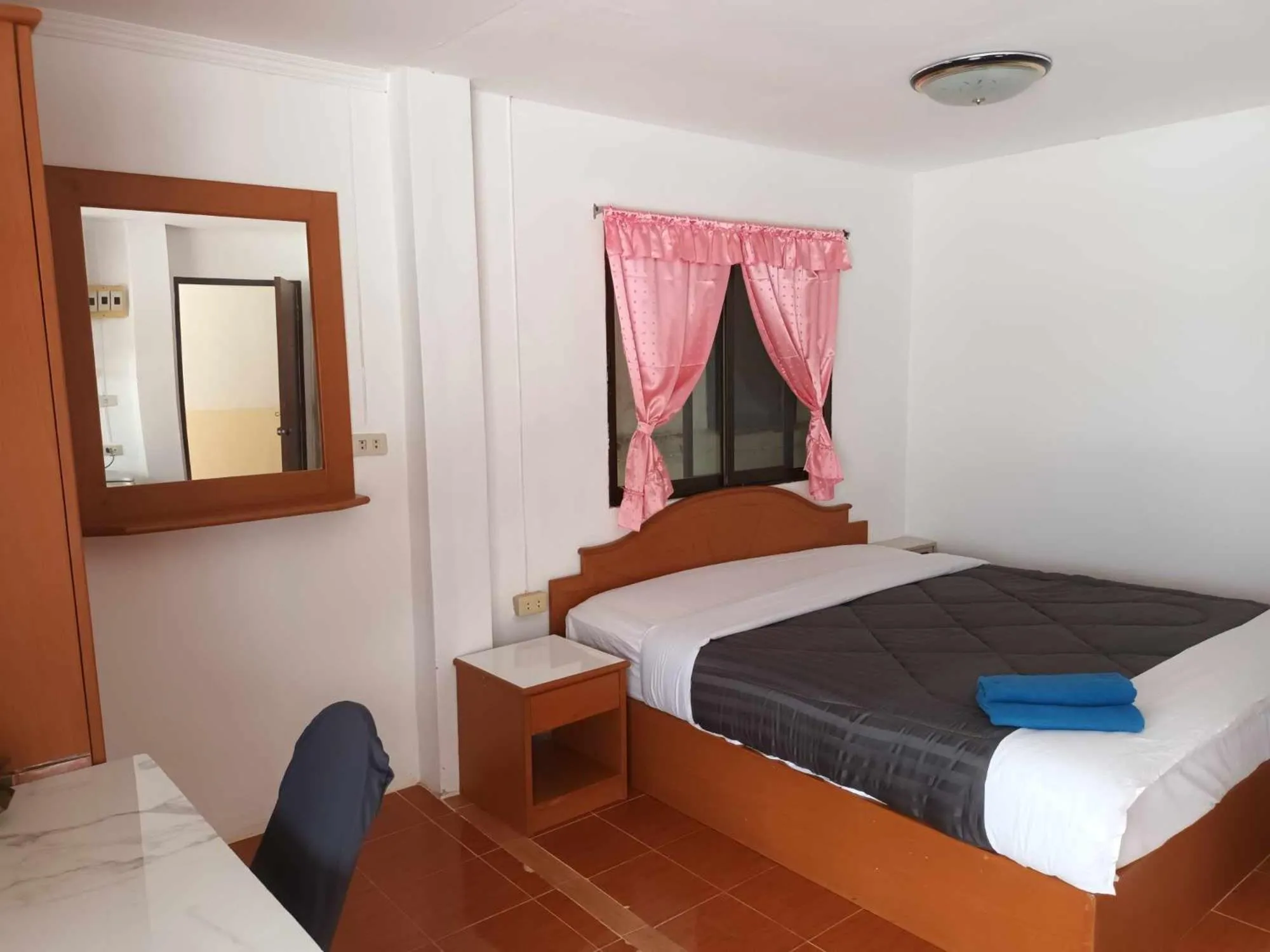 Bed in Patong Rose Guest House 50m to Beach