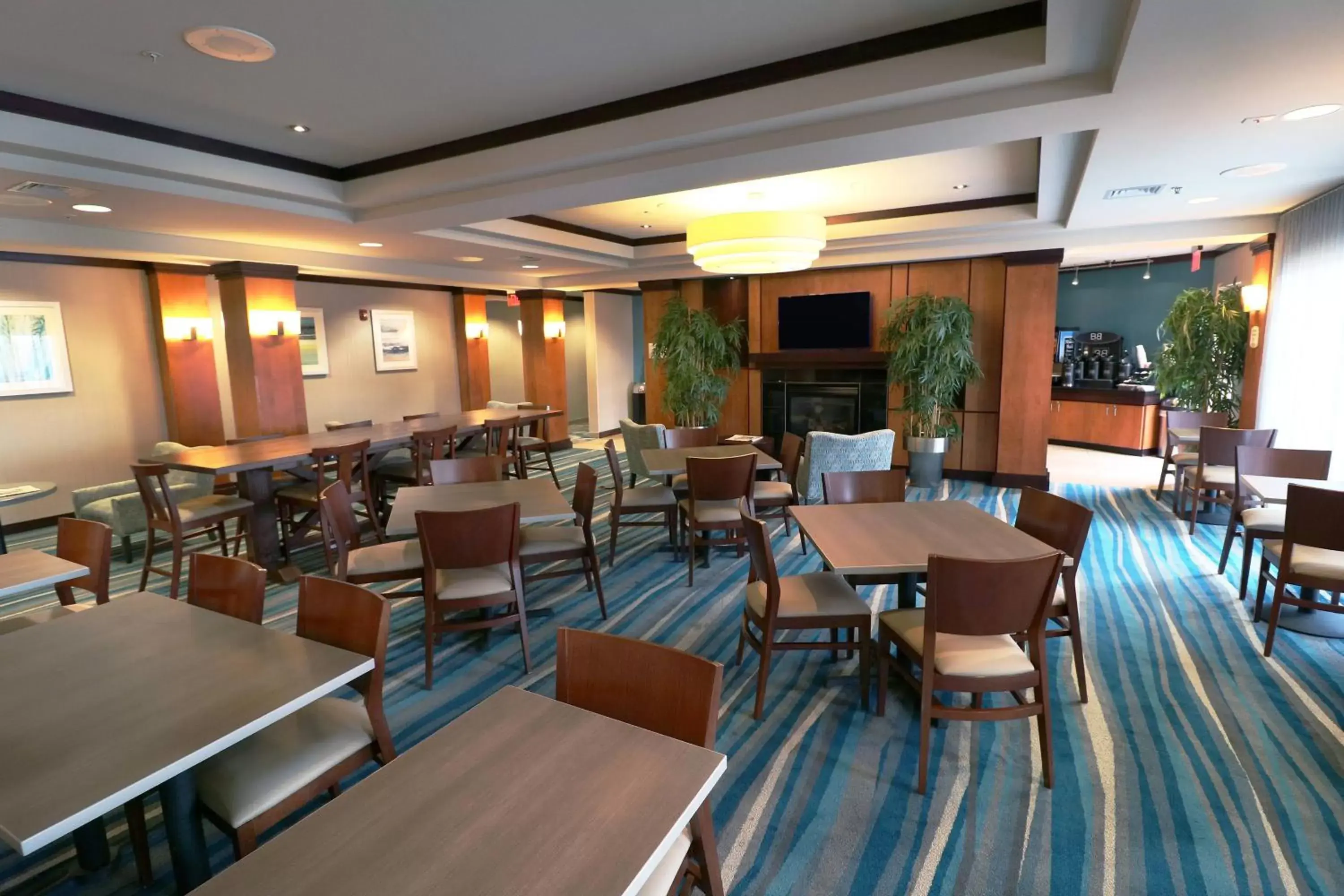 Restaurant/Places to Eat in Fairfield Inn & Suites Des Moines Airport