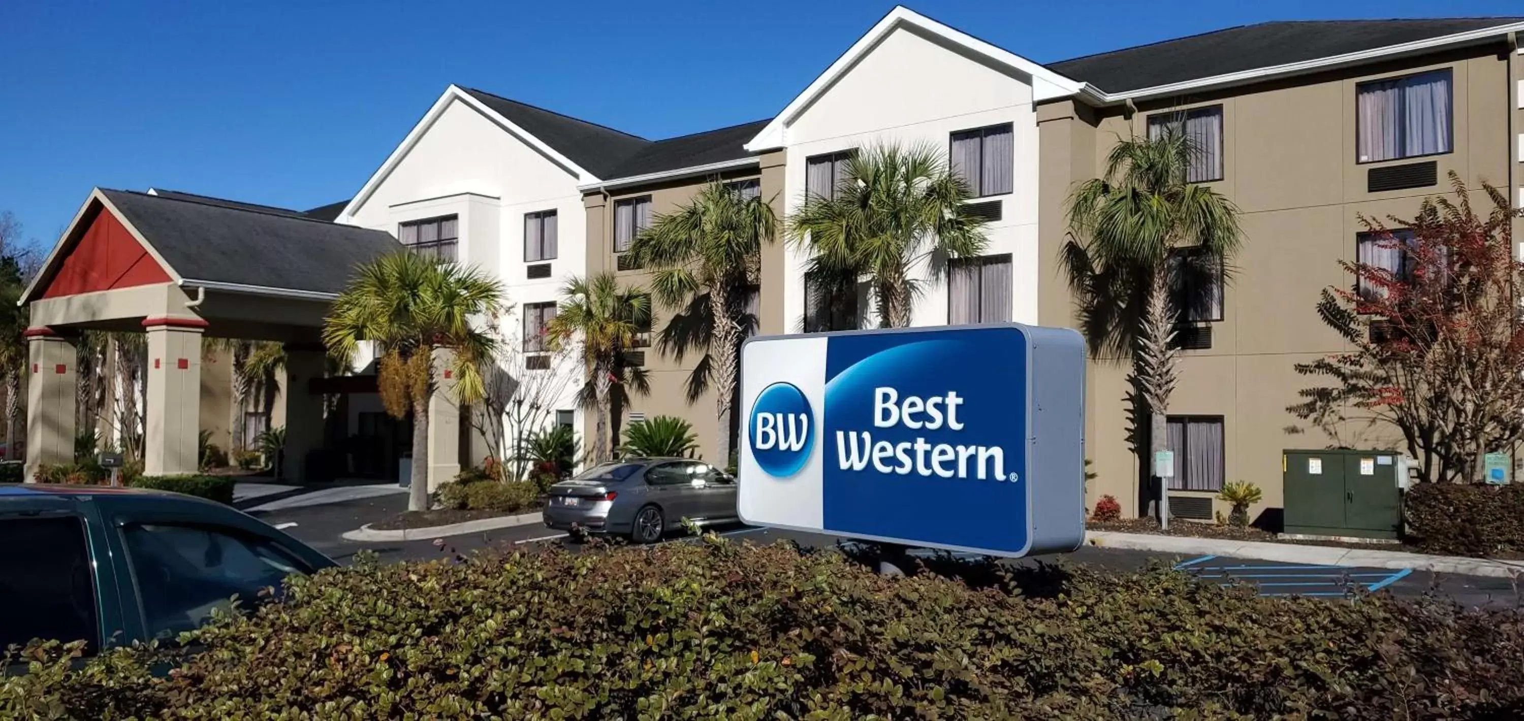 Property building in Best Western Magnolia Inn and Suites