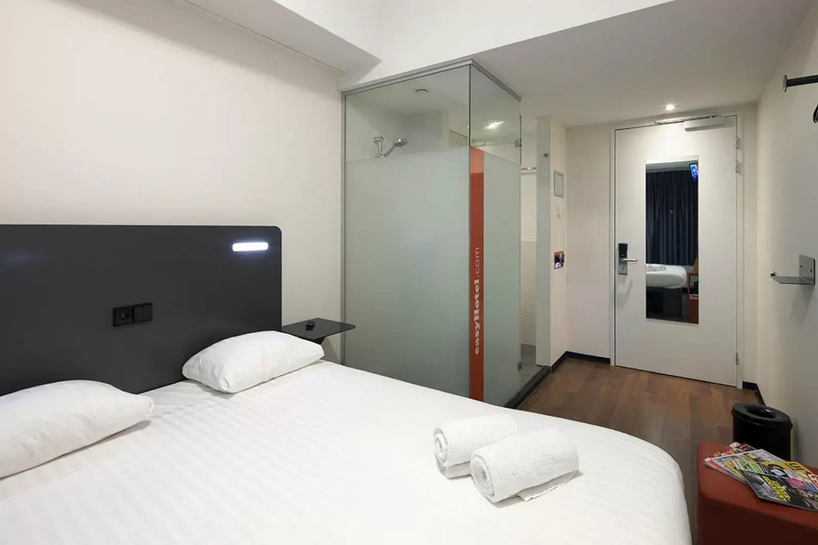 Bedroom, Bed in easyHotel Rotterdam City Centre