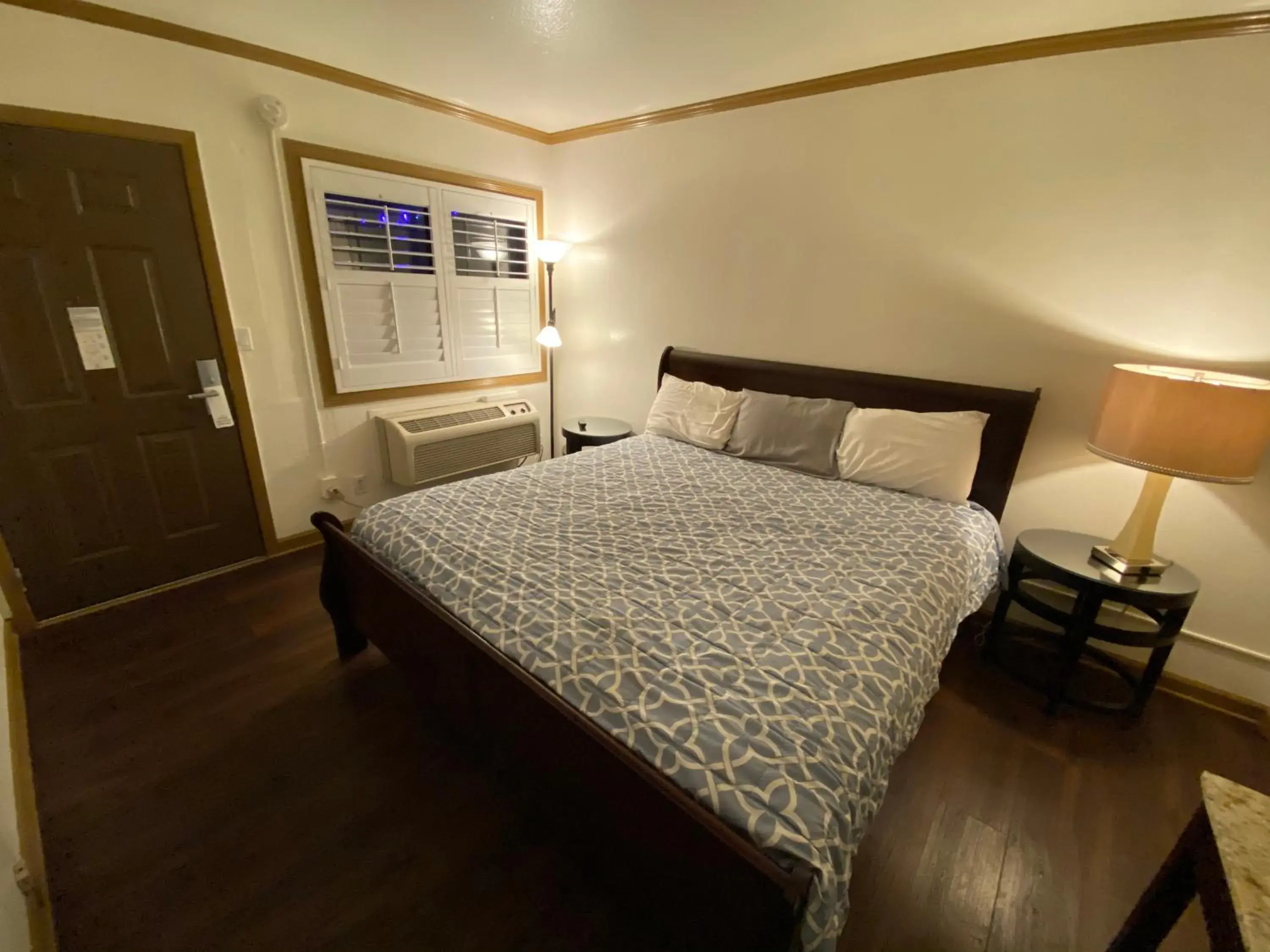 Bedroom, Bed in Westwind Lodge