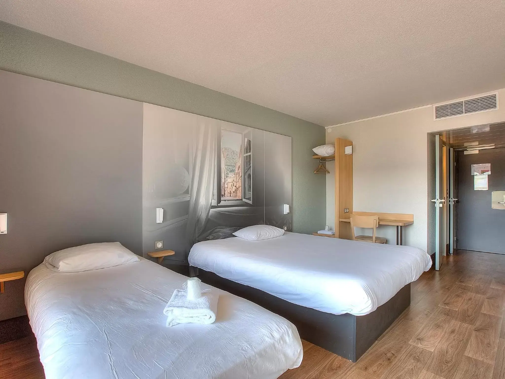 Bedroom, Bed in B&B HOTEL Villeneuve Loubet Village