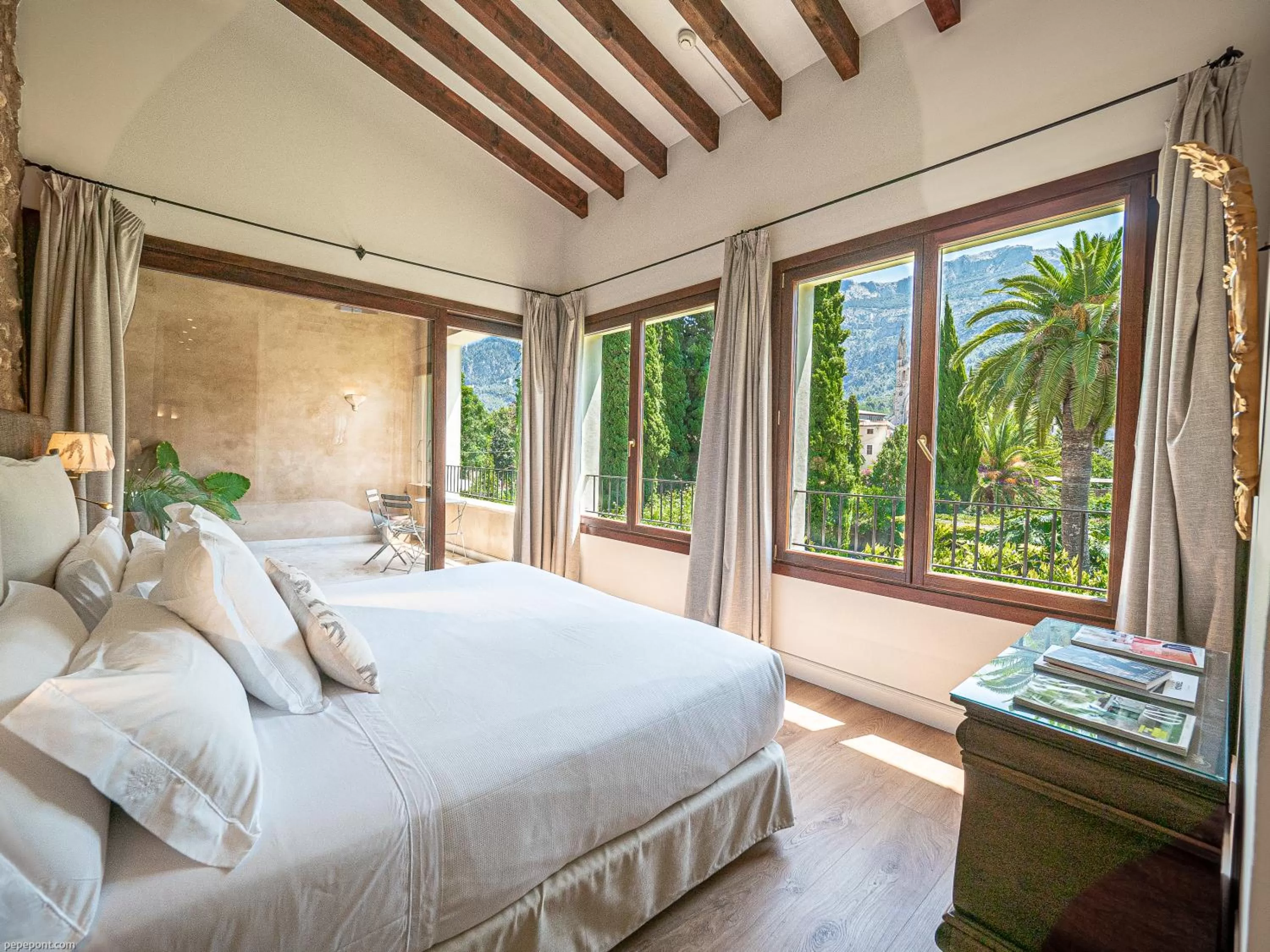 Bed in Ca'n Puig de Sòller