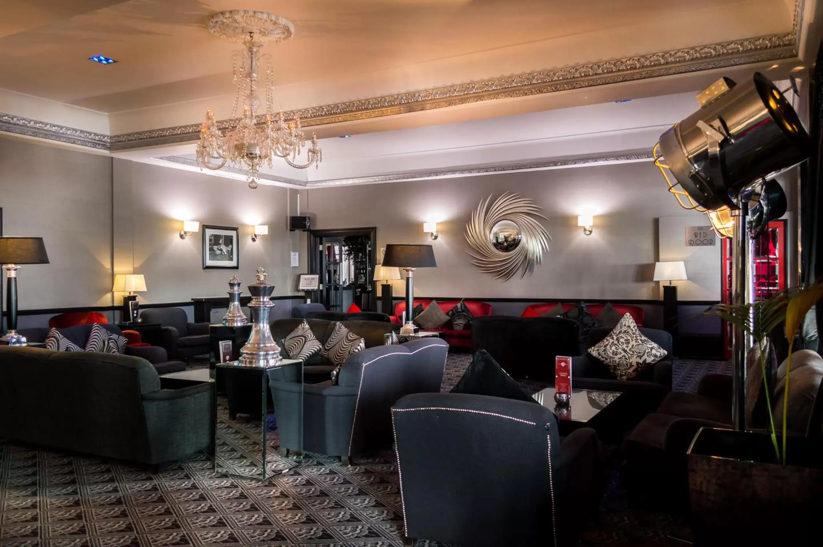 Restaurant/places to eat, Lounge/Bar in Cumberland Hotel - OCEANA COLLECTION