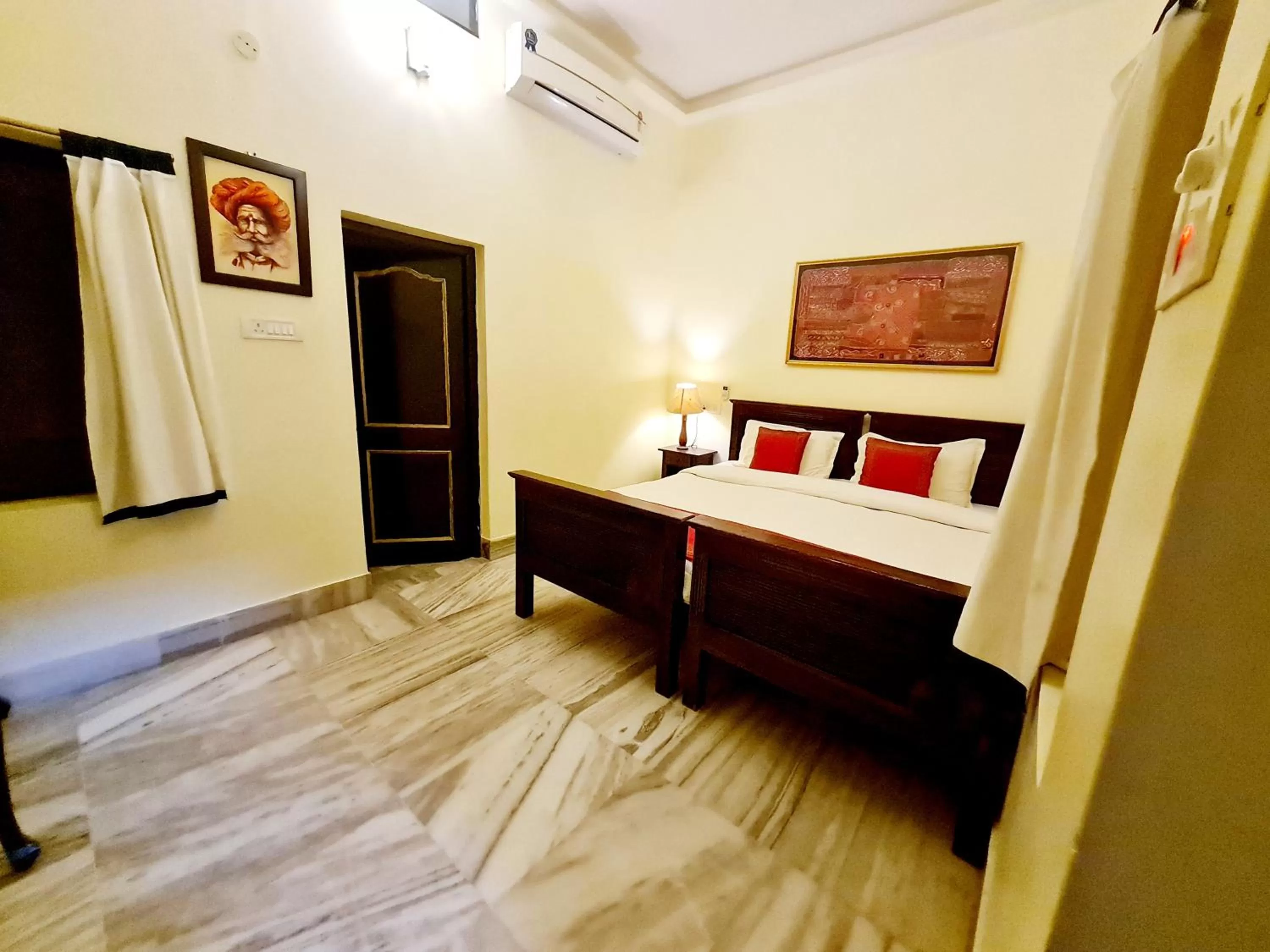 Bed in Hotel Shahi Garh