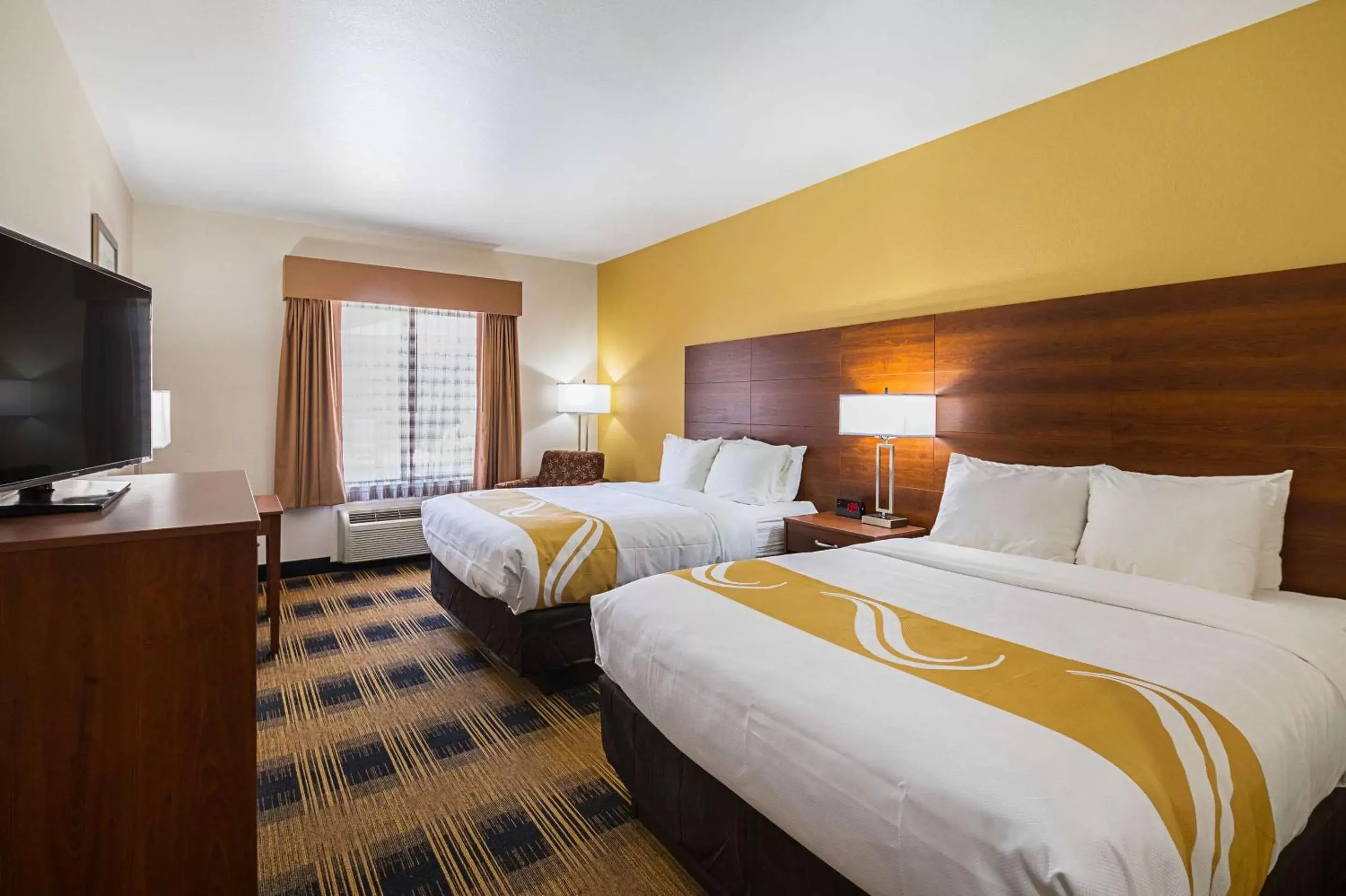 Photo of the whole room, Bed in Quality Inn & Suites