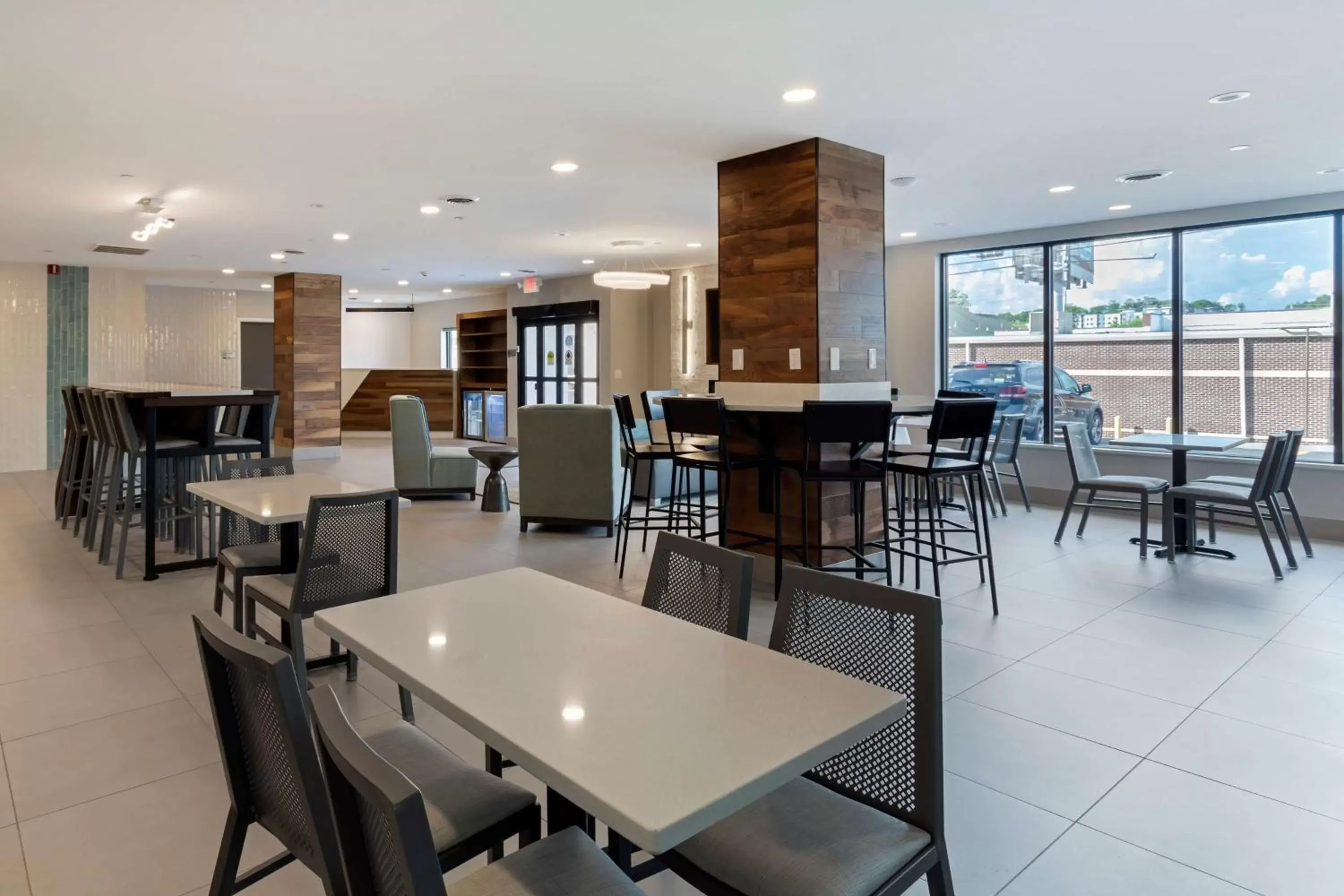 Breakfast, Restaurant/Places to Eat in Hotel LeBlanc Best Western Signature Collection