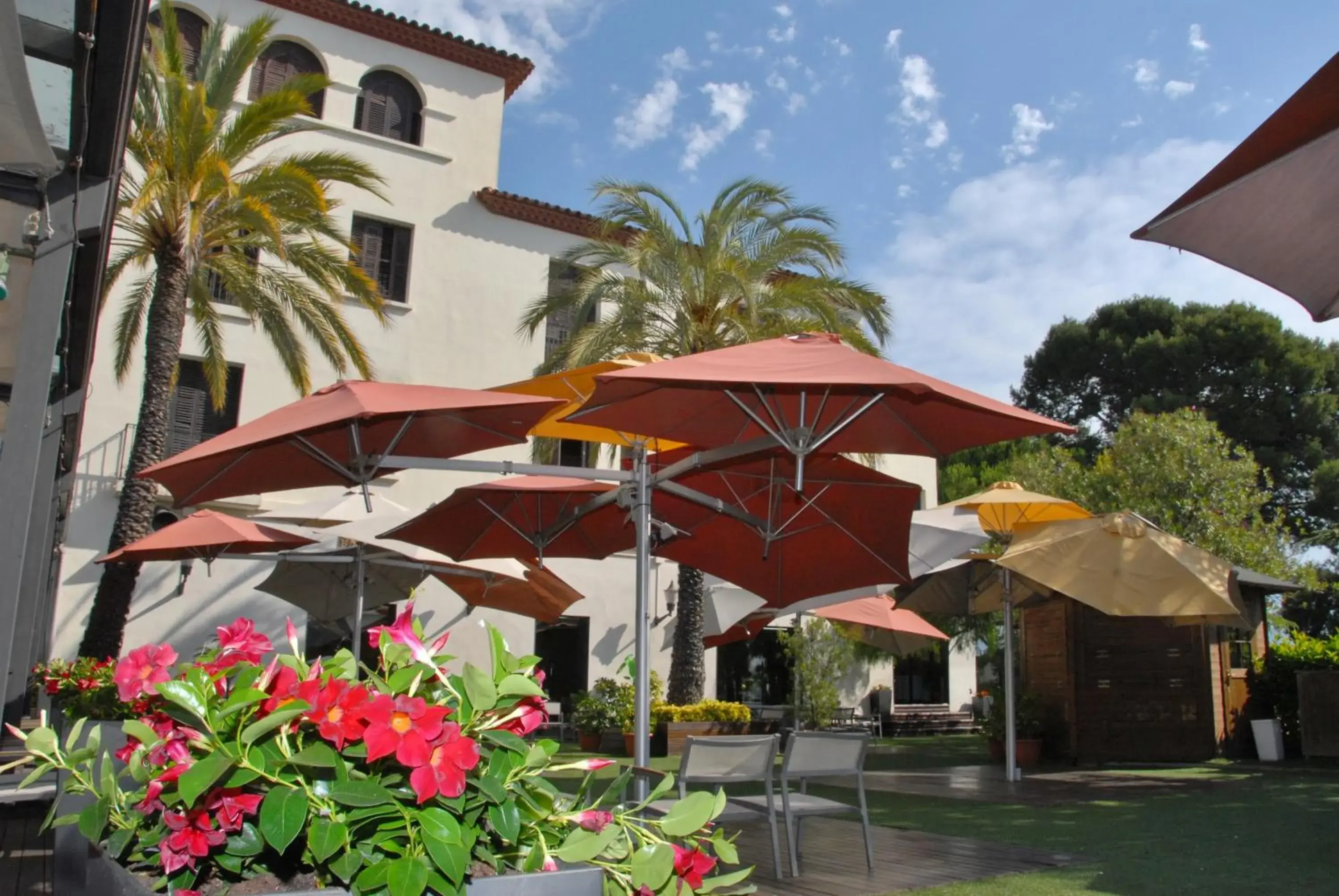 Facade/entrance in Hotel El Castell Facade/entrance in Hotel El Castell