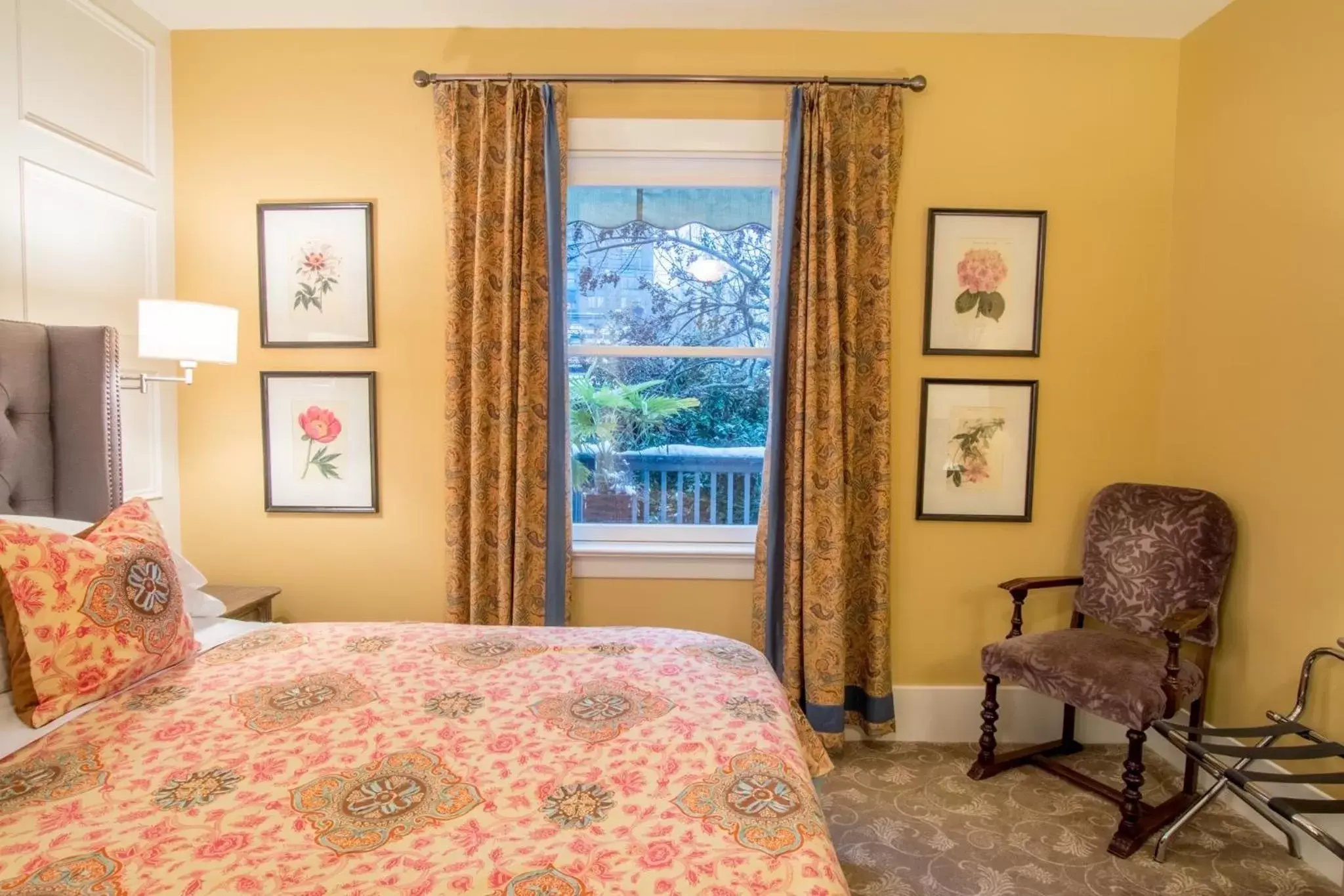 Bedroom, Bed in West End Guest House