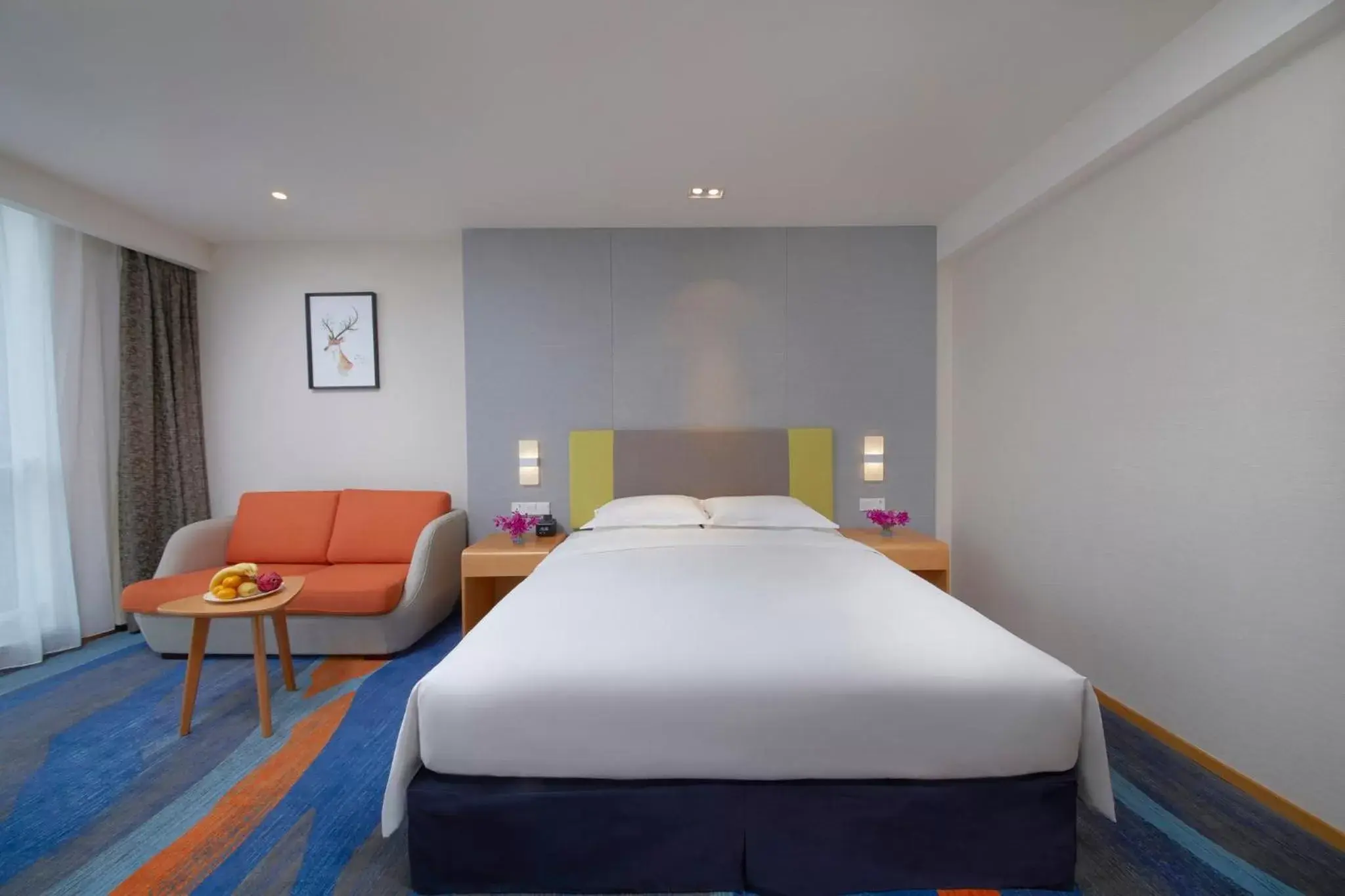 Photo of the whole room, Bed in Holiday Inn Express Zhengzhou Zhengdong, an IHG Hotel