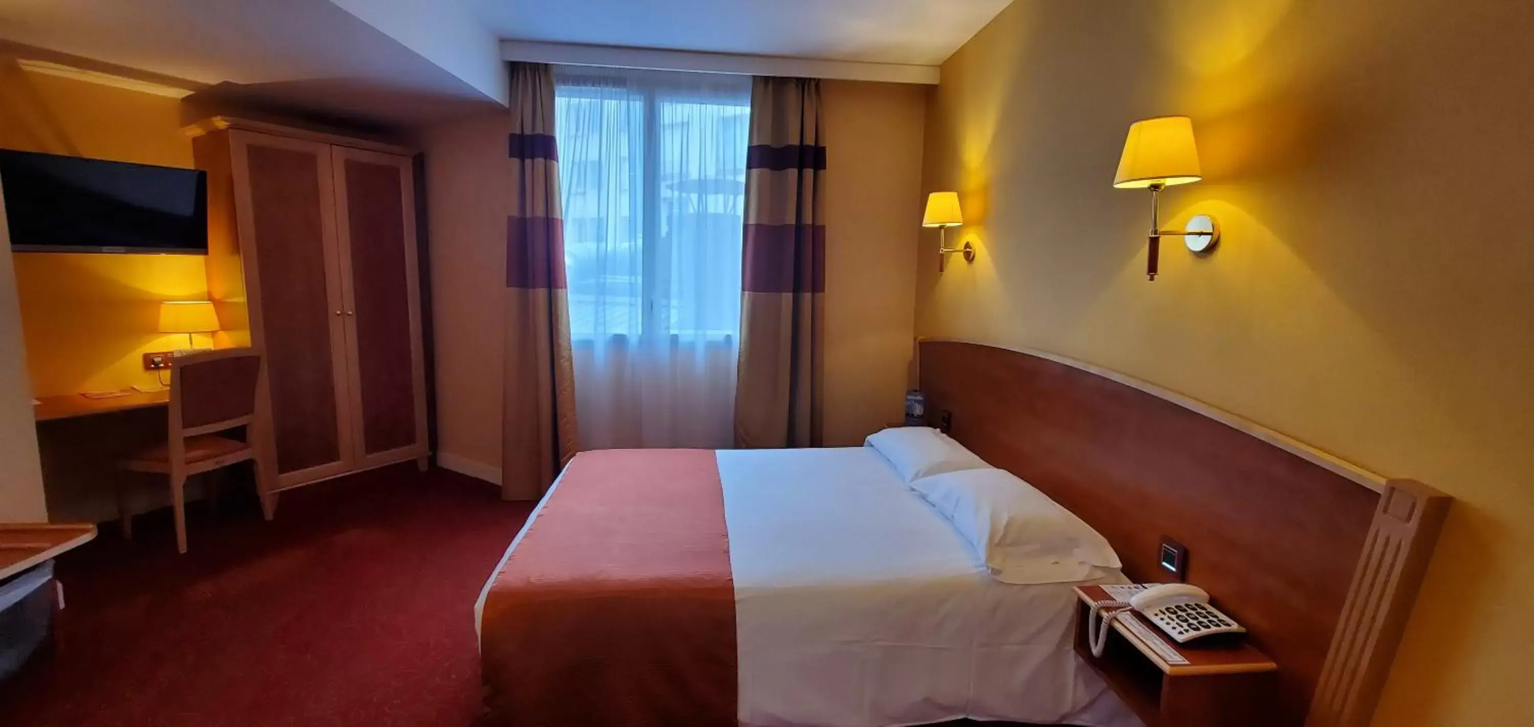 Bedroom, Bed in Hôtel Vauban