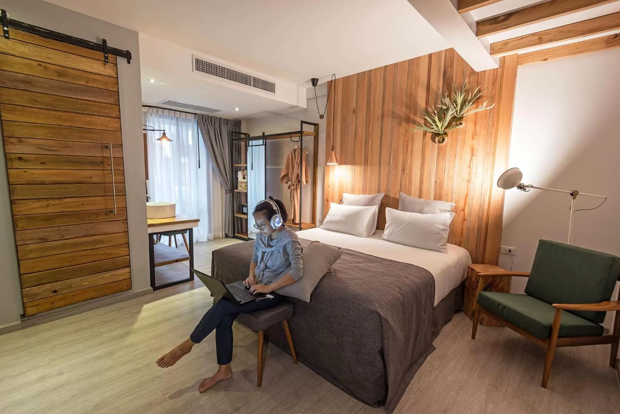 Bed in Family Tree Hotel