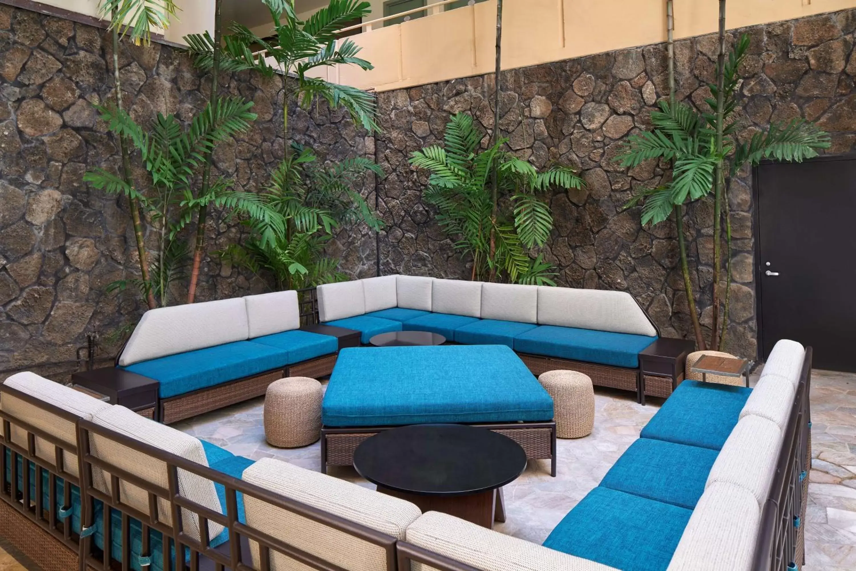 Property building in Waikiki Malia Property building in Waikiki Malia