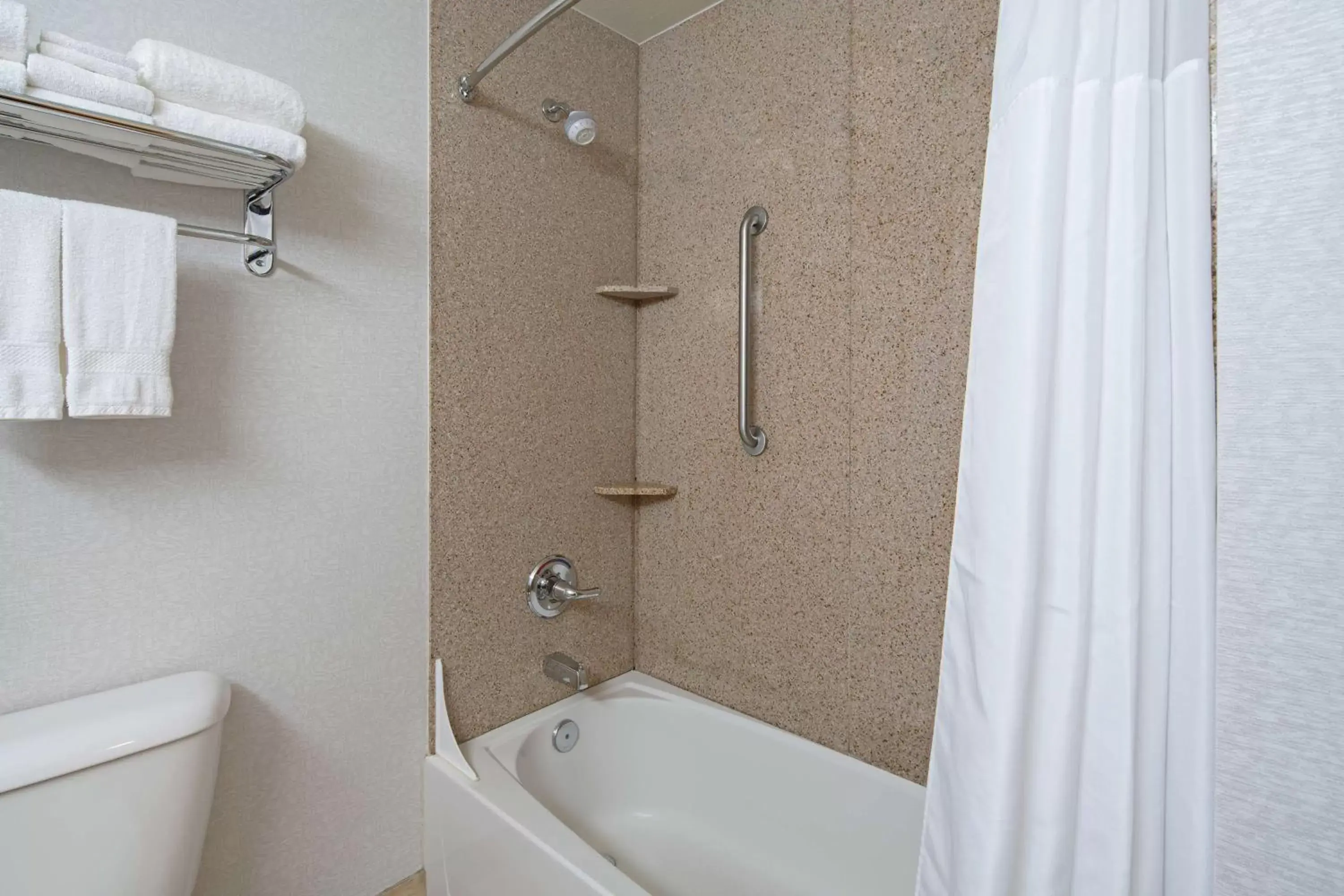 Bathroom in Hampton Inn & Suites Bremerton