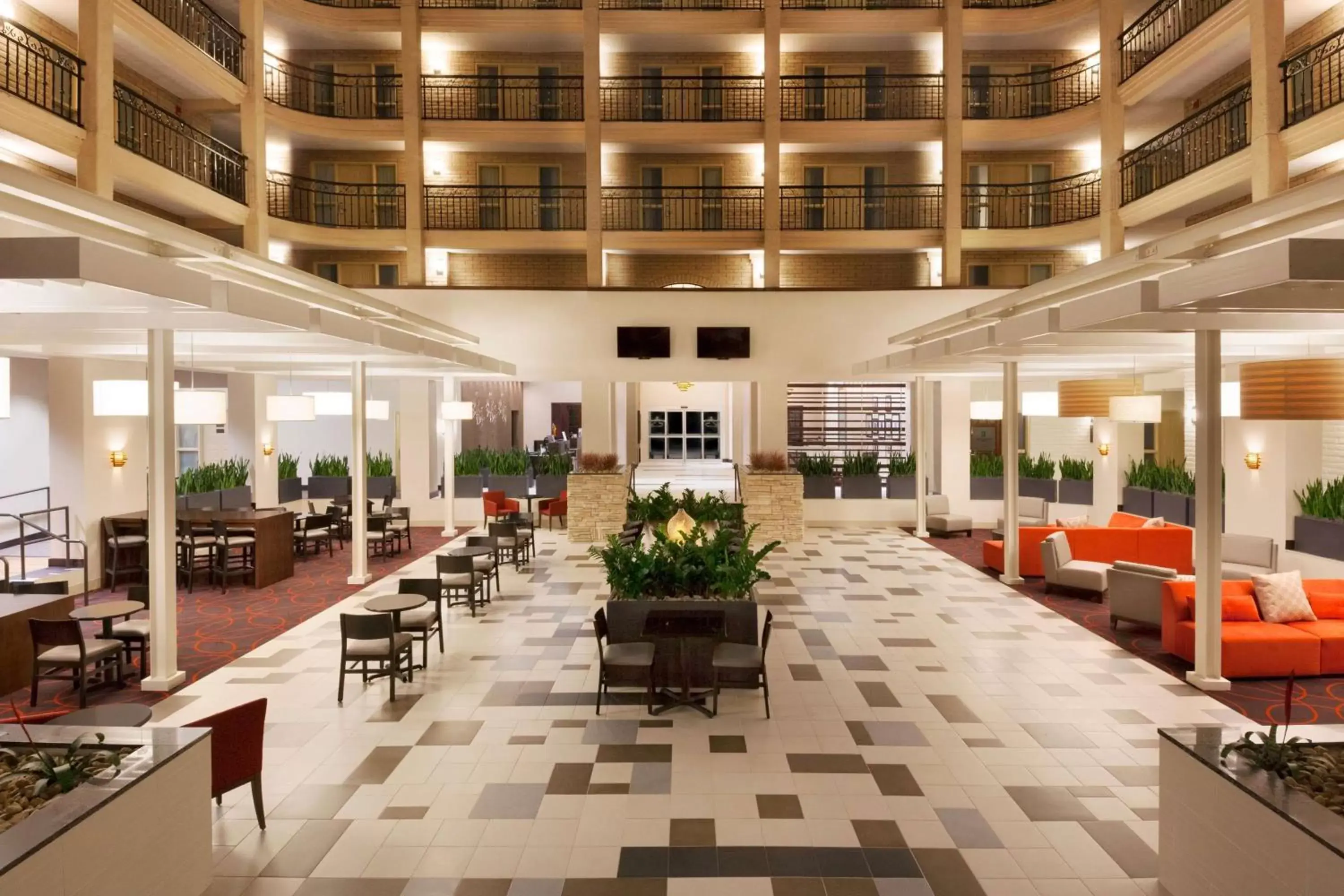 Lobby or reception, Restaurant/Places to Eat in Embassy Suites Baton Rouge