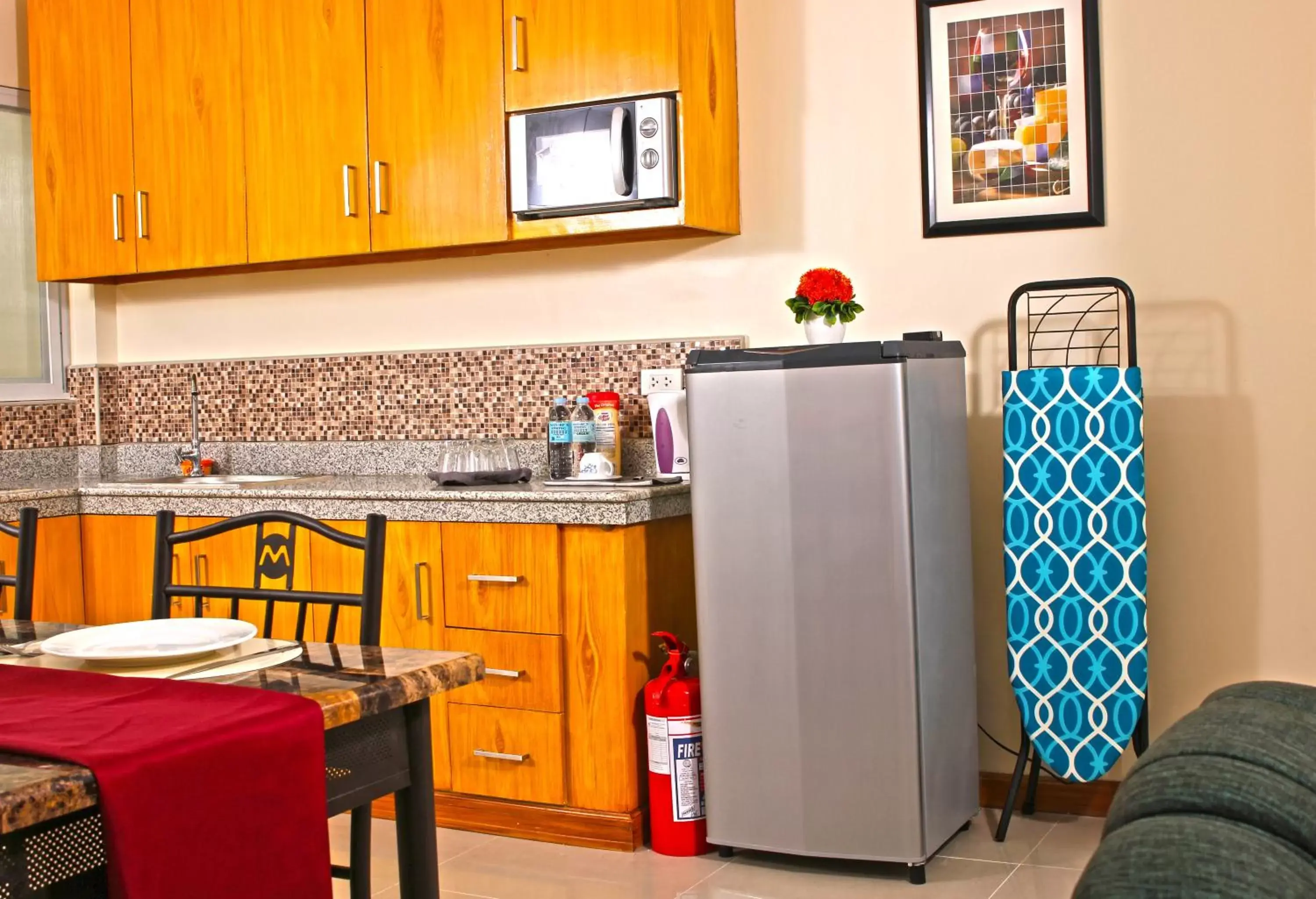 Dining area, Kitchen/Kitchenette in Laciaville Resort and Hotel